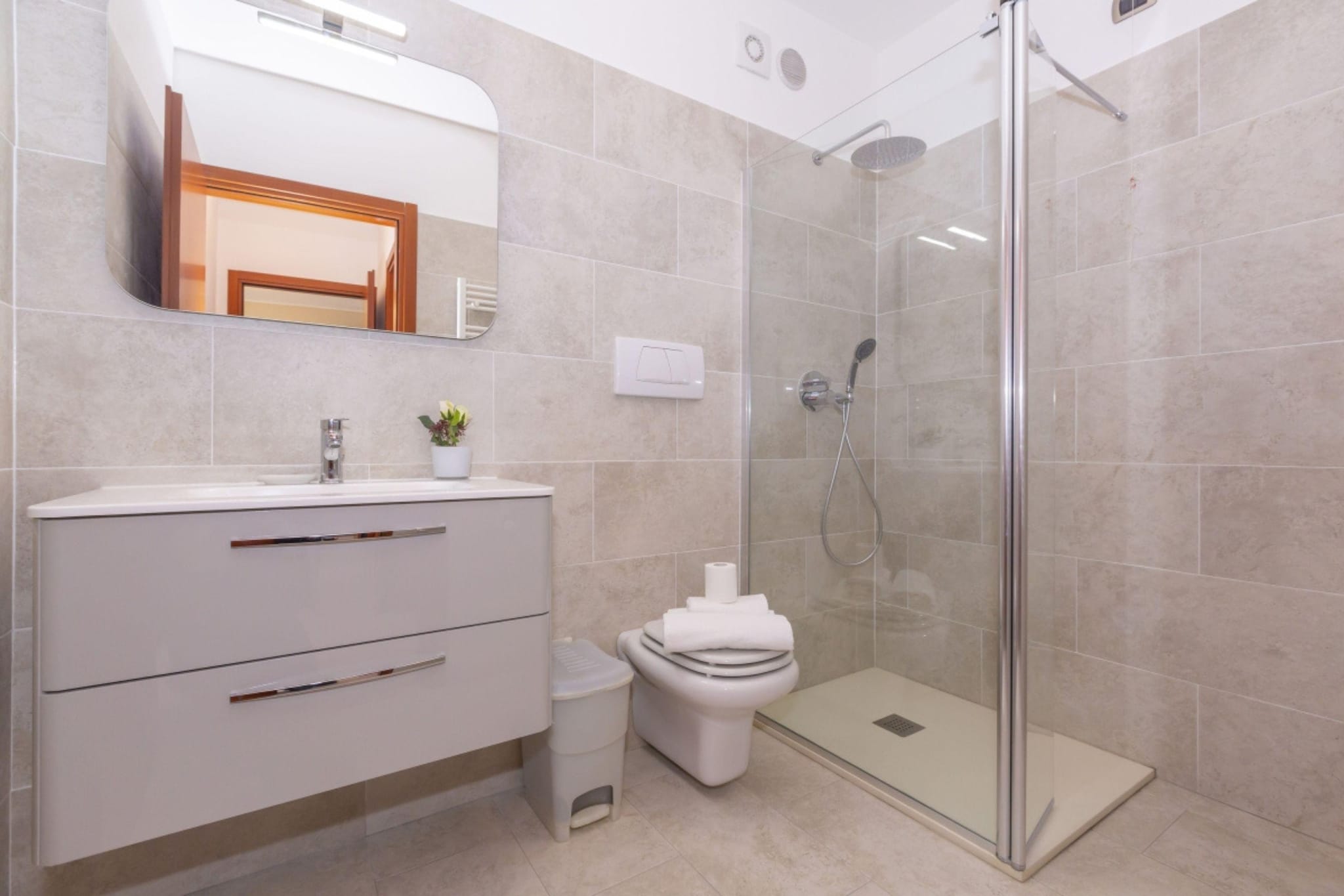 RESIDENCE PORTO LETIZIA - PALACE-1ROOM APT 4 PAX LAKE VIEW DELUXE 8206 - P1LD4-Badkamer