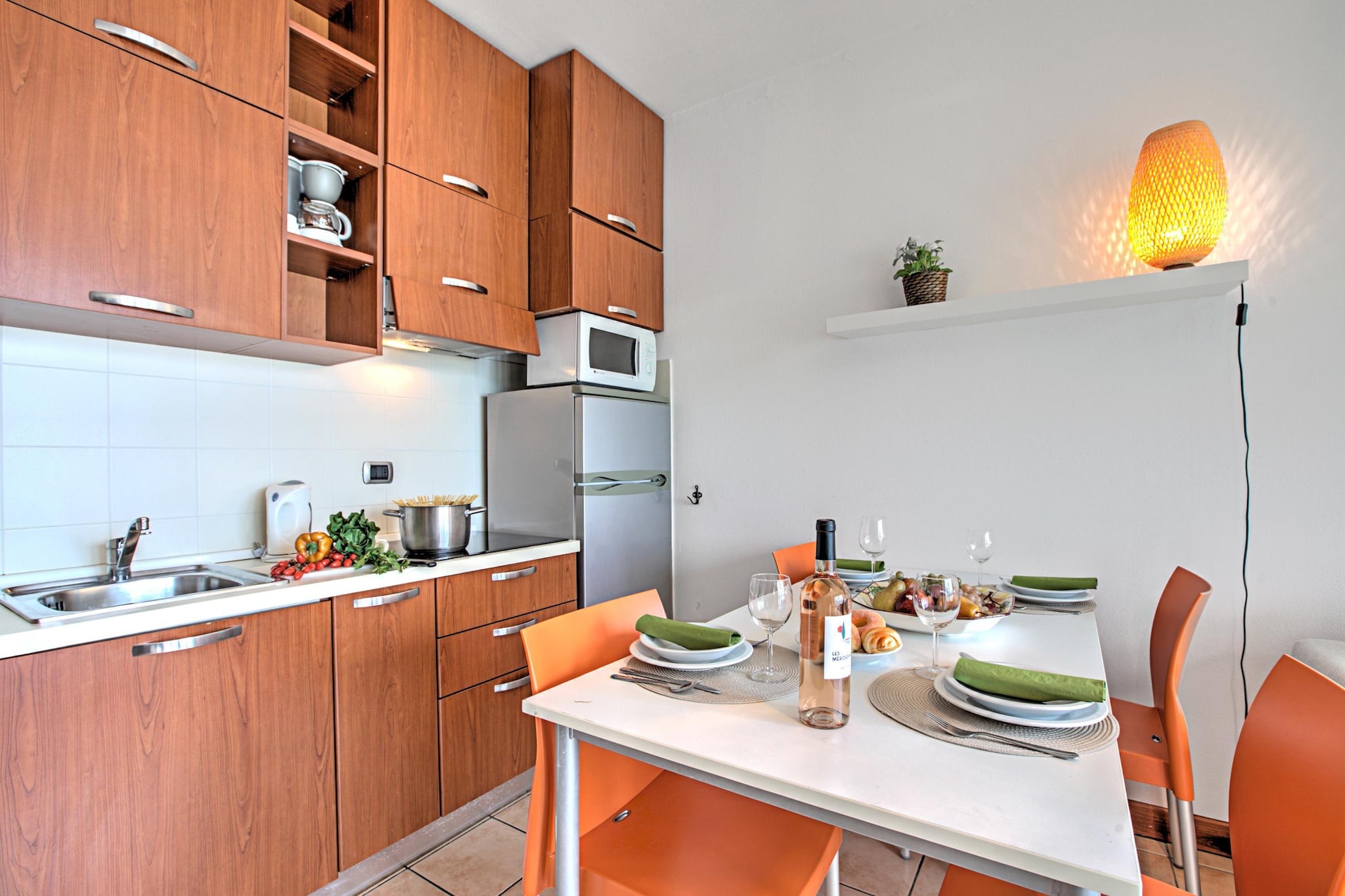 RESIDENCE PORTO LETIZIA - PALACE-2ROOM APT 6 PAX LAKE VIEW 8209 - P2LP6-Keuken