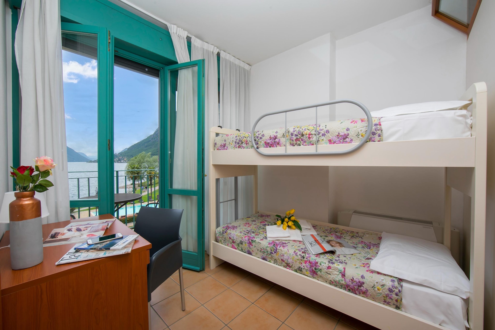 RESIDENCE PORTO LETIZIA - PALACE-2ROOM APT 6 PAX LAKE VIEW 8209 - P2LP6-Slaapkamer