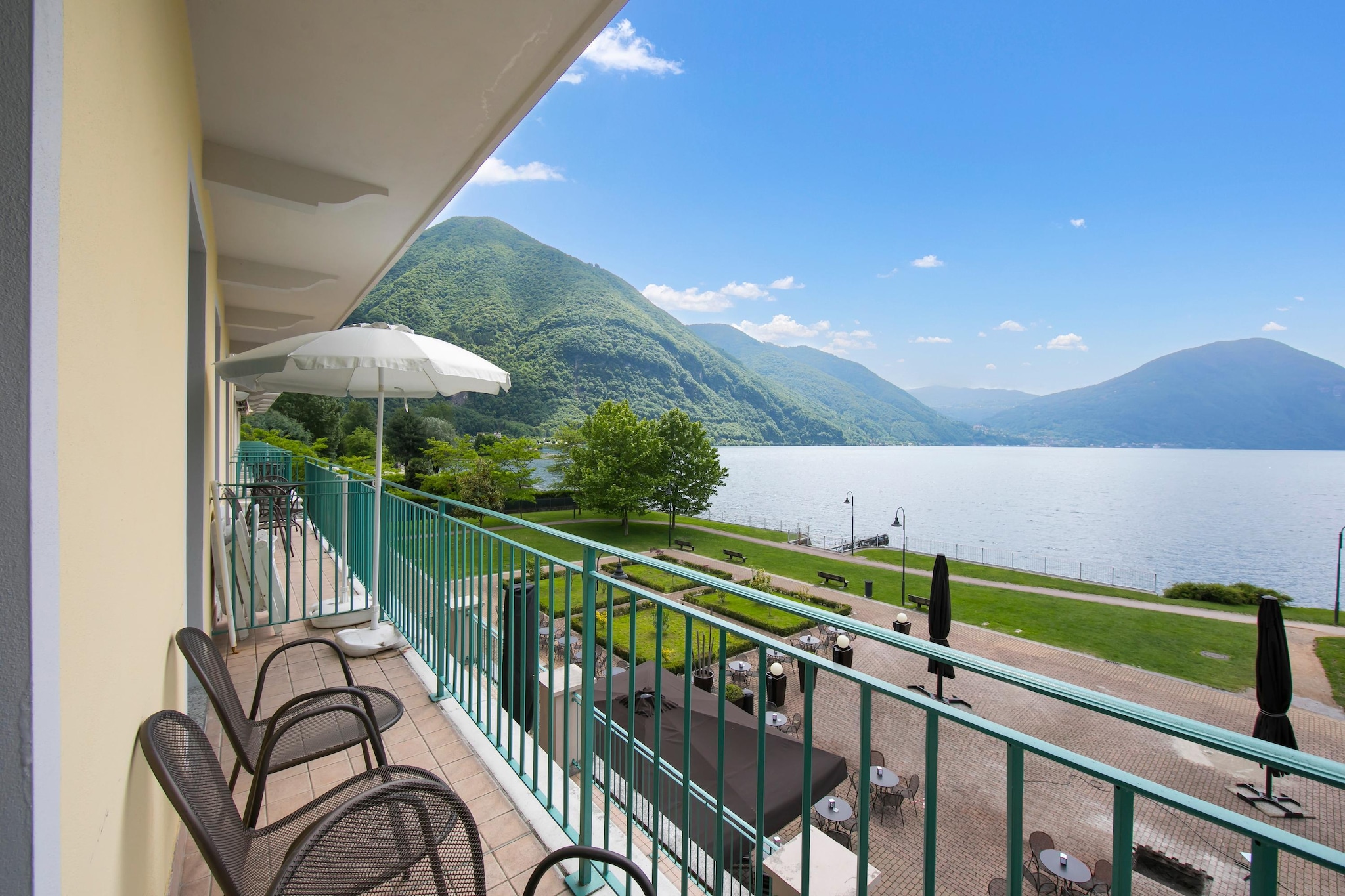 RESIDENCE PORTO LETIZIA - PALACE-2ROOM APT 6 PAX LAKE VIEW 8209 - P2LP6-Terrasbalkon