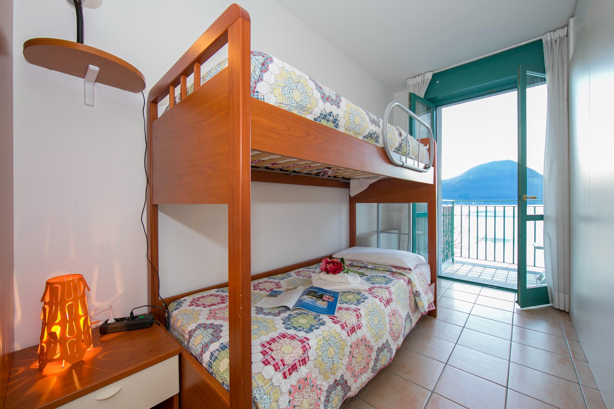 RESIDENCE PORTO LETIZIA - PALACE-2ROOM APT 6 PAX LAKE VIEW 8209 - P2LP6-Slaapkamer