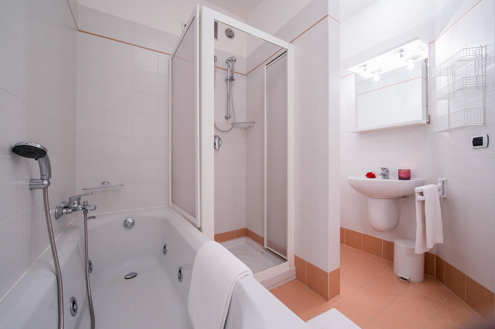 RESIDENCE PORTO LETIZIA - PALACE-2ROOM APT 6 PAX LAKE VIEW 8209 - P2LP6-Badkamer