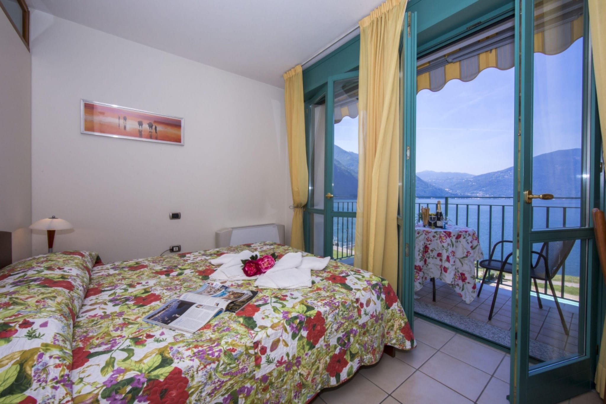 RESIDENCE PORTO LETIZIA - PALACE-2ROOM APT 6 PAX LAKE VIEW 8209 - P2LP6-Slaapkamer