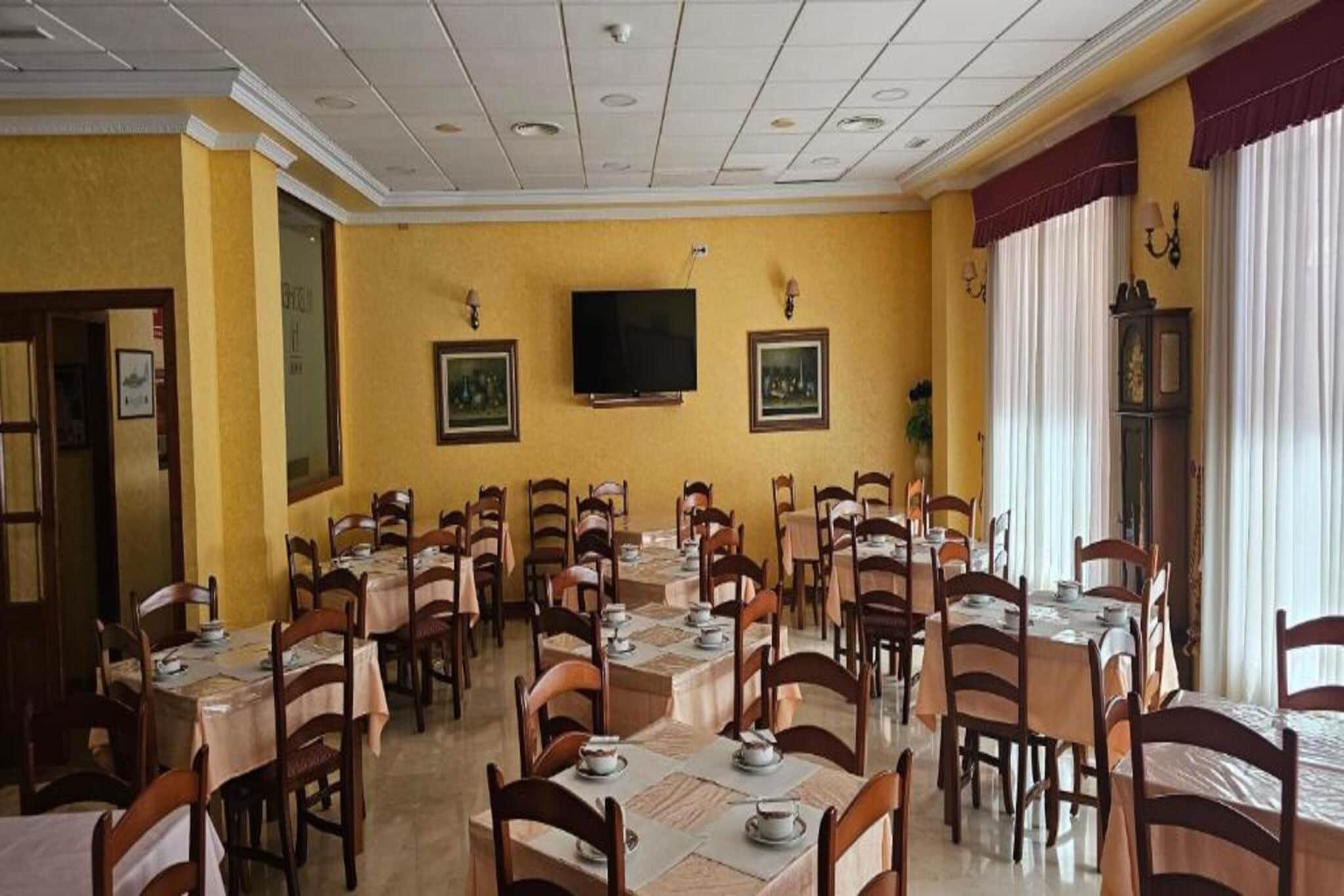 Single Room-Dining room