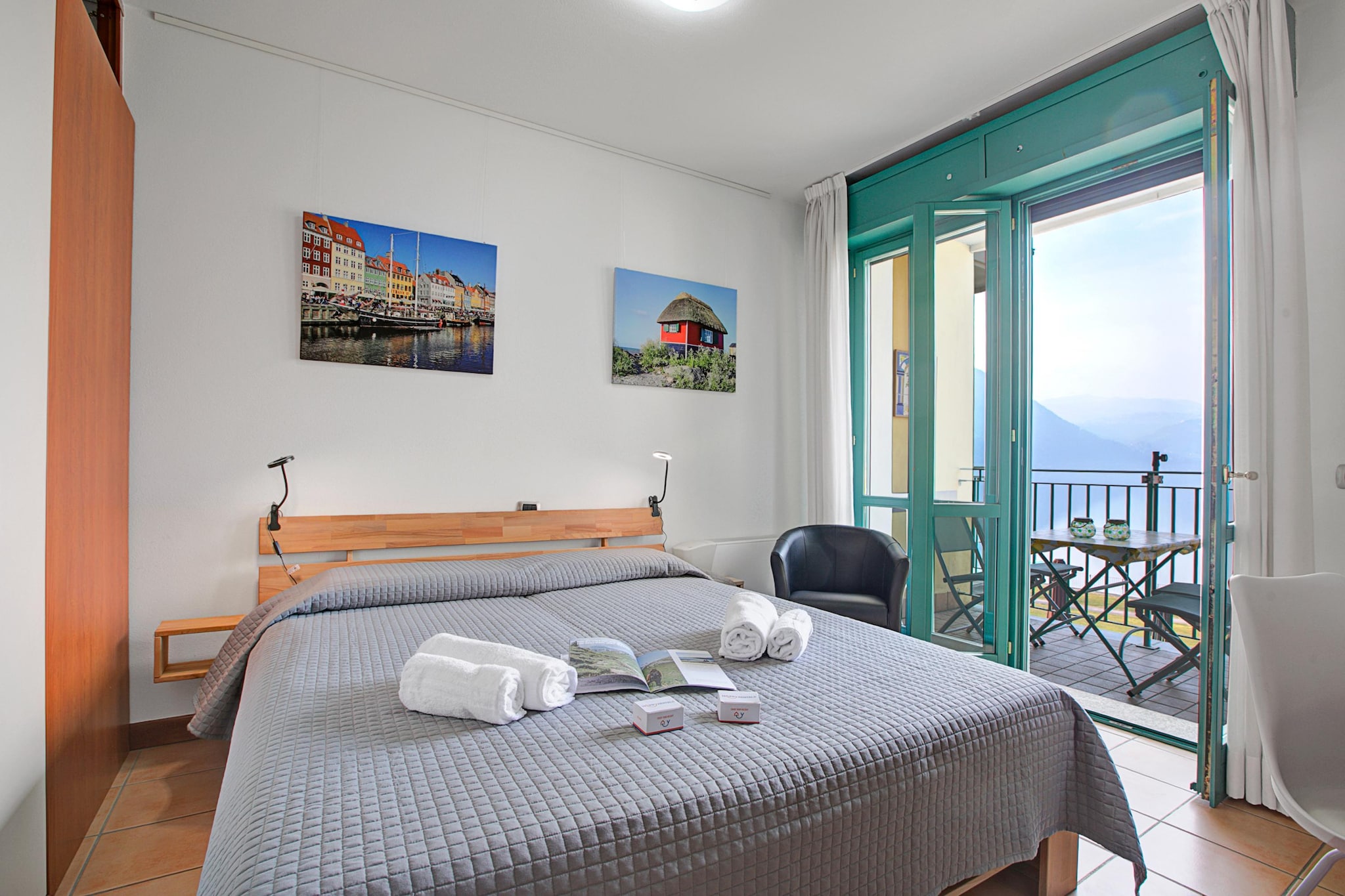RESIDENCE PORTO LETIZIA - PALACE-2ROOM APT 6 PAX LAKE VIEW DELUXE 8210 - P2LD6-Slaapkamer