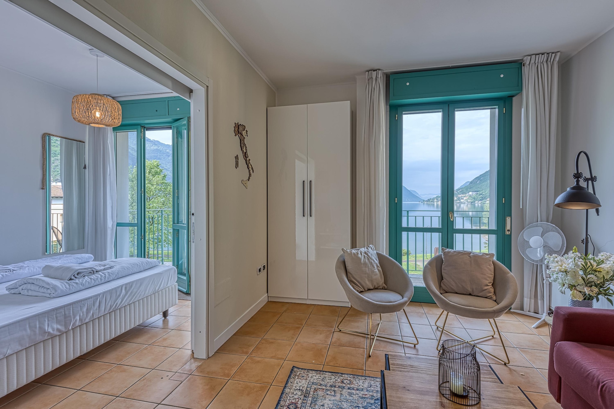 RESIDENCE PORTO LETIZIA - PALACE-2ROOM APT 6 PAX LAKE VIEW DELUXE 8210 - P2LD6-Woonkamer