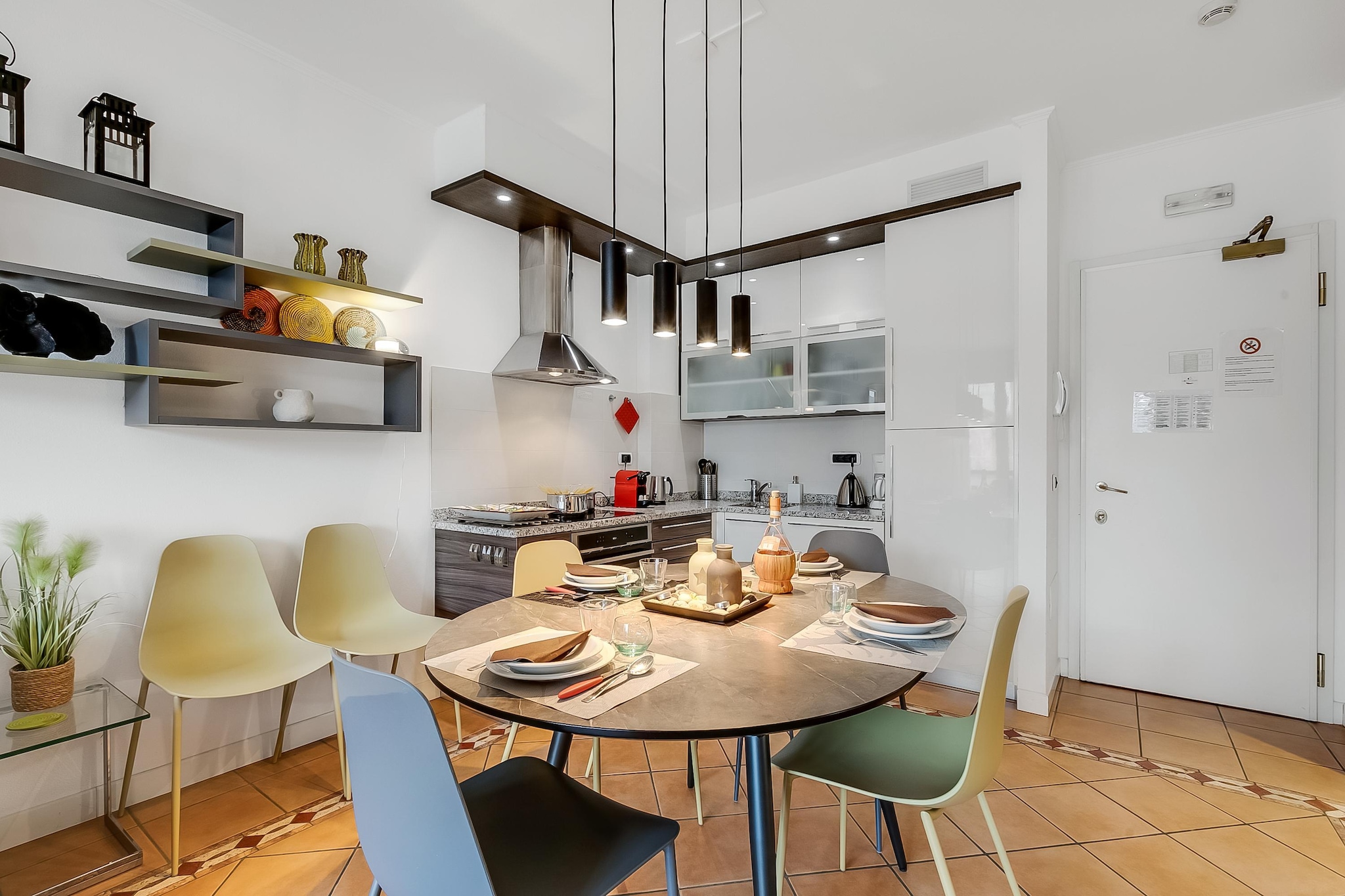 RESIDENCE PORTO LETIZIA - PALACE-2ROOM APT 6 PAX LAKE VIEW DELUXE 8210 - P2LD6-Eetkamer