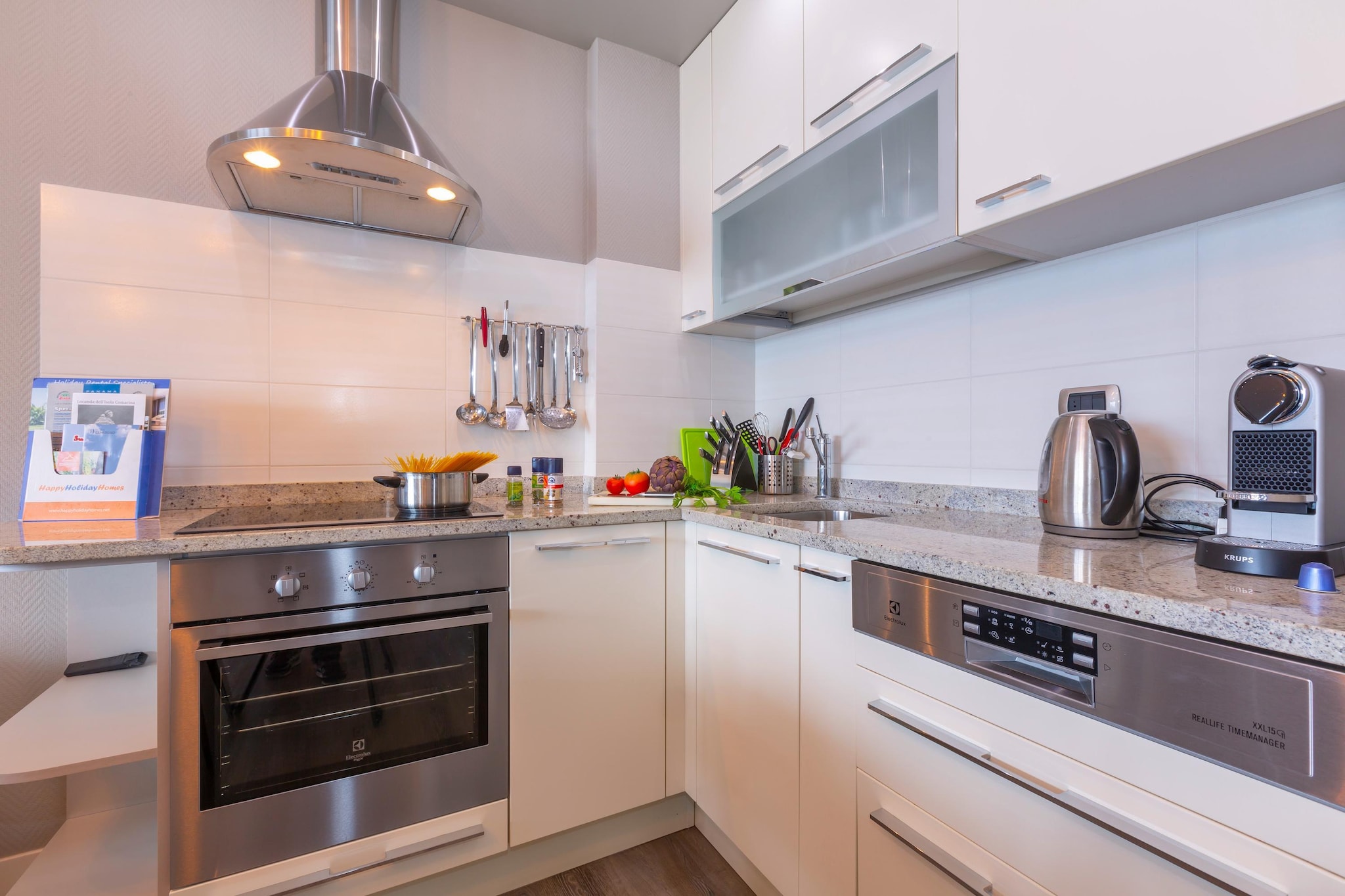 RESIDENCE PORTO LETIZIA - PALACE-2ROOM APT 6 PAX LAKE VIEW DELUXE 8210 - P2LD6-Keuken