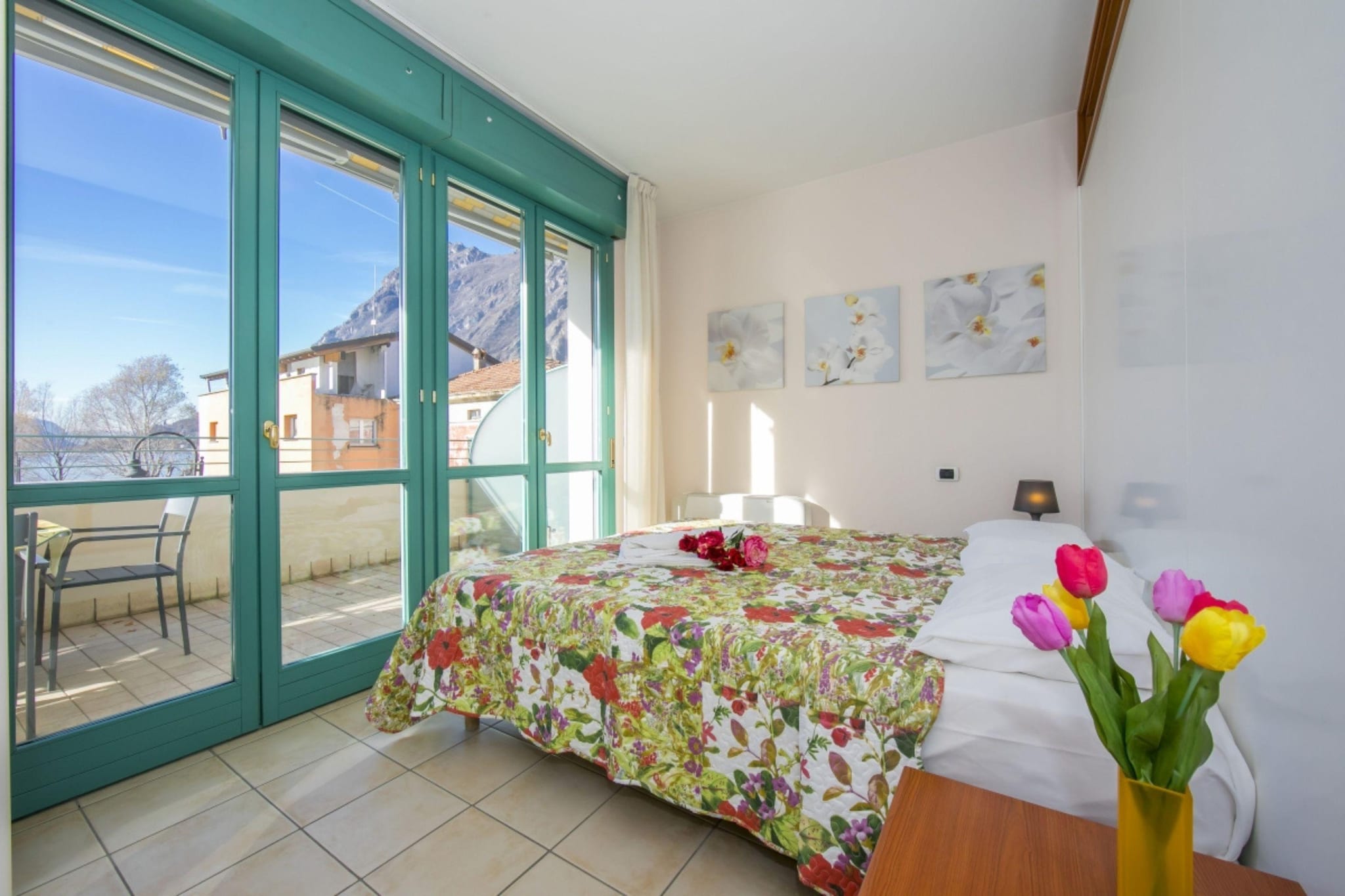 RESIDENCE PORTO LETIZIA - PALACE-2ROOM APT 6 PAX LAKE VIEW DELUXE 8210 - P2LD6-Slaapkamer