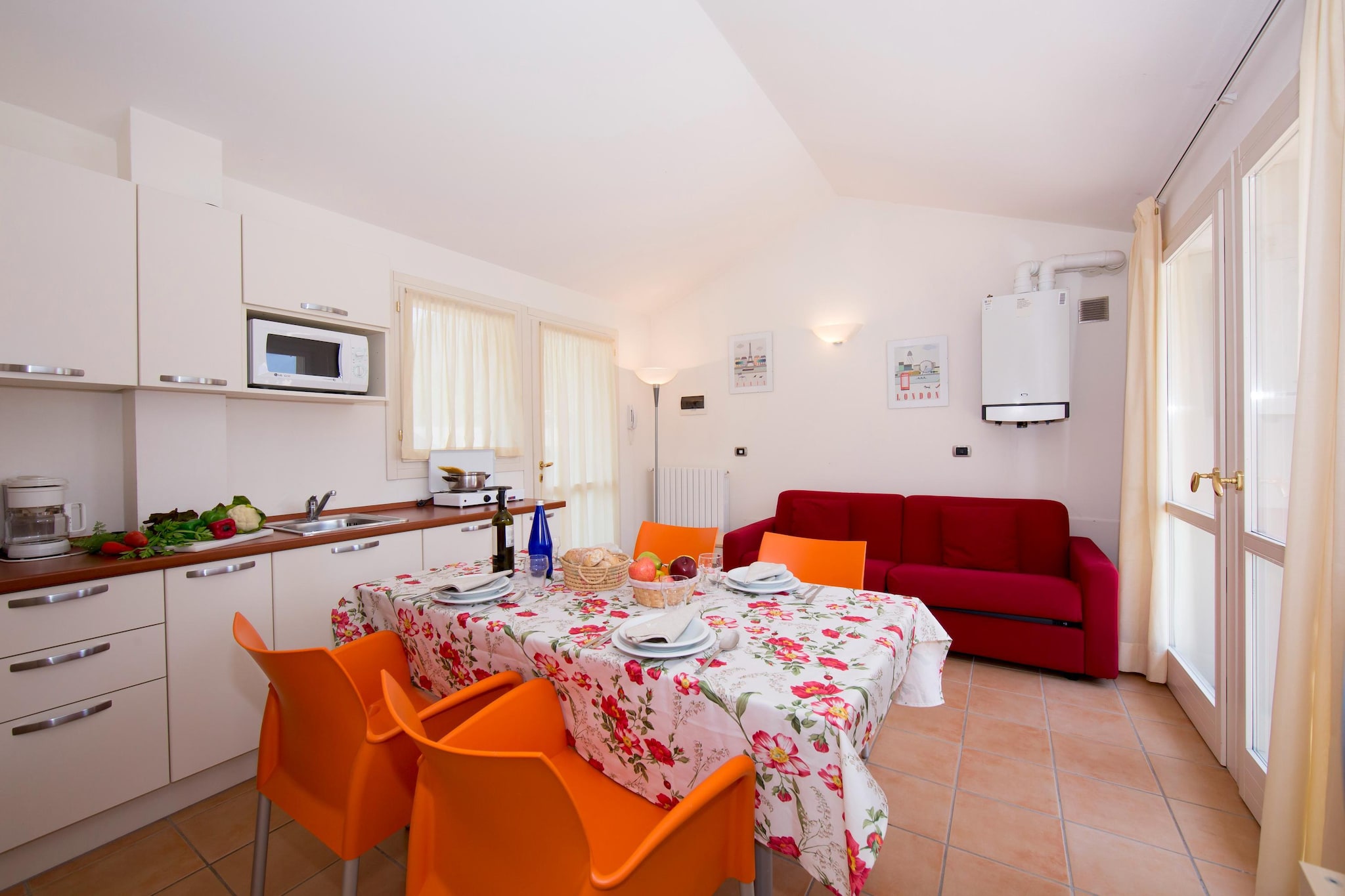 RESIDENCE PORTO LETIZIA - VILLAS-STUDIO 4 PAX VISTA LAGO PLUS 8213 - VSLP4-Woonkamer