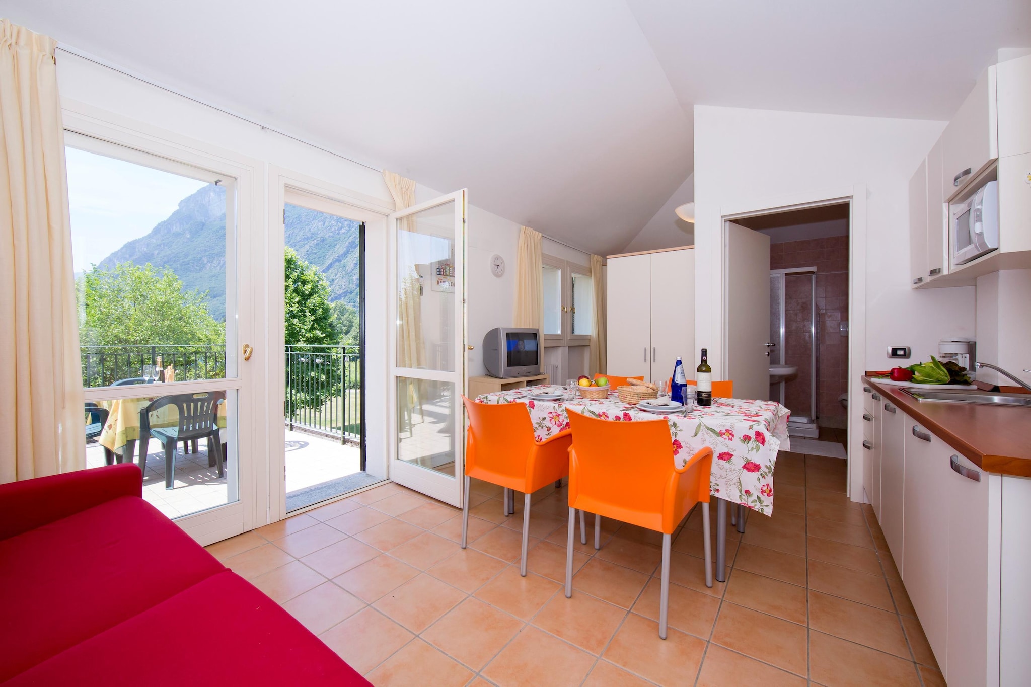 RESIDENCE PORTO LETIZIA - VILLAS-STUDIO 4 PAX VISTA LAGO PLUS 8213 - VSLP4-Eetkamer