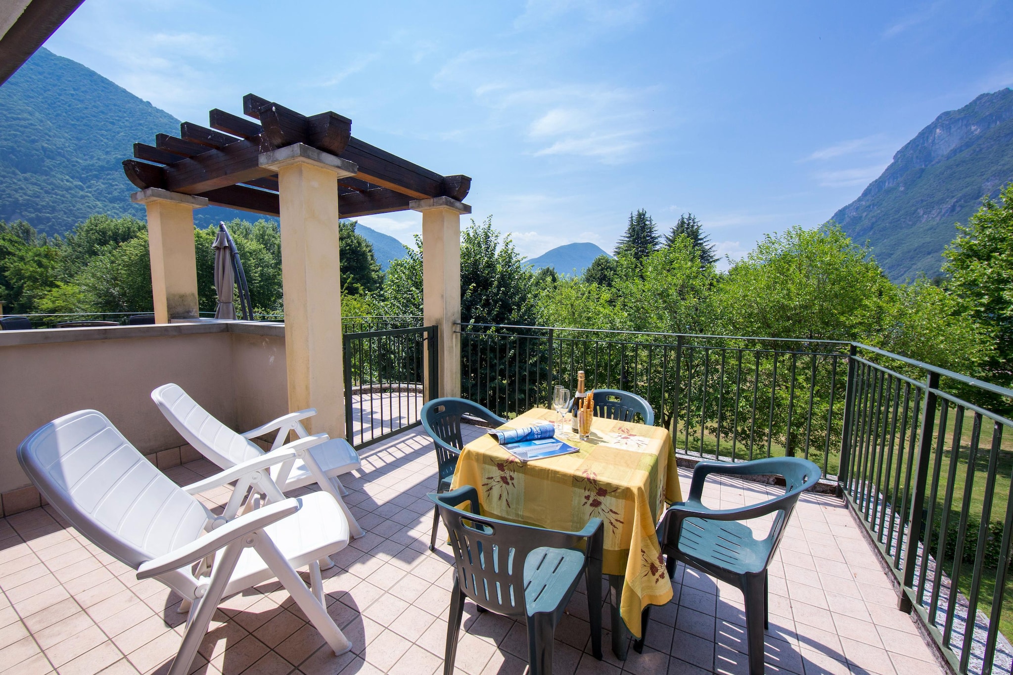 RESIDENCE PORTO LETIZIA - VILLAS-STUDIO 4 PAX VISTA LAGO PLUS 8213 - VSLP4-Terrasbalkon