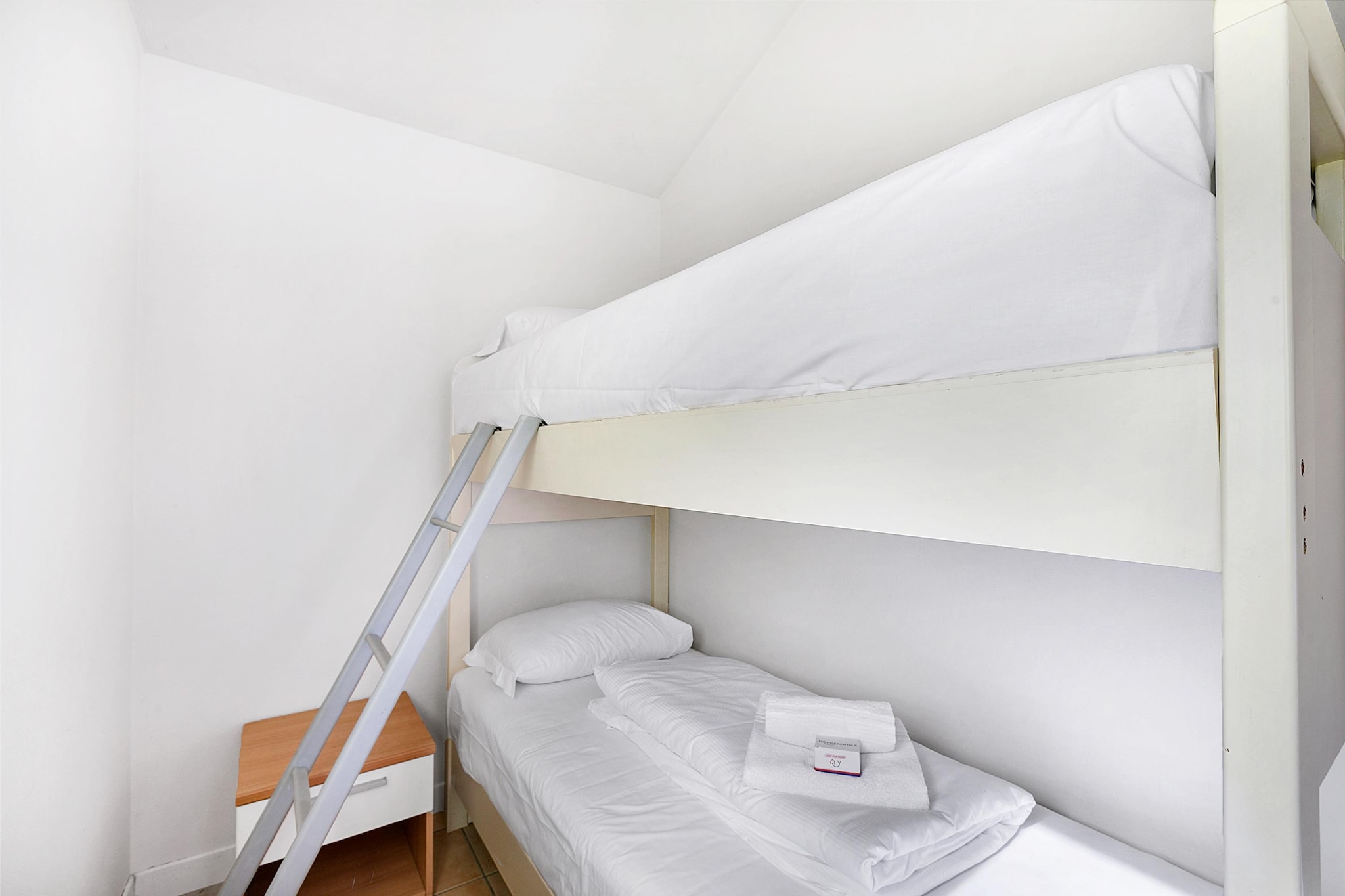 RESIDENCE PORTO LETIZIA - VILLAS-STUDIO 4 PAX VISTA LAGO DELUXE 8214 - VSLD4-Chambre