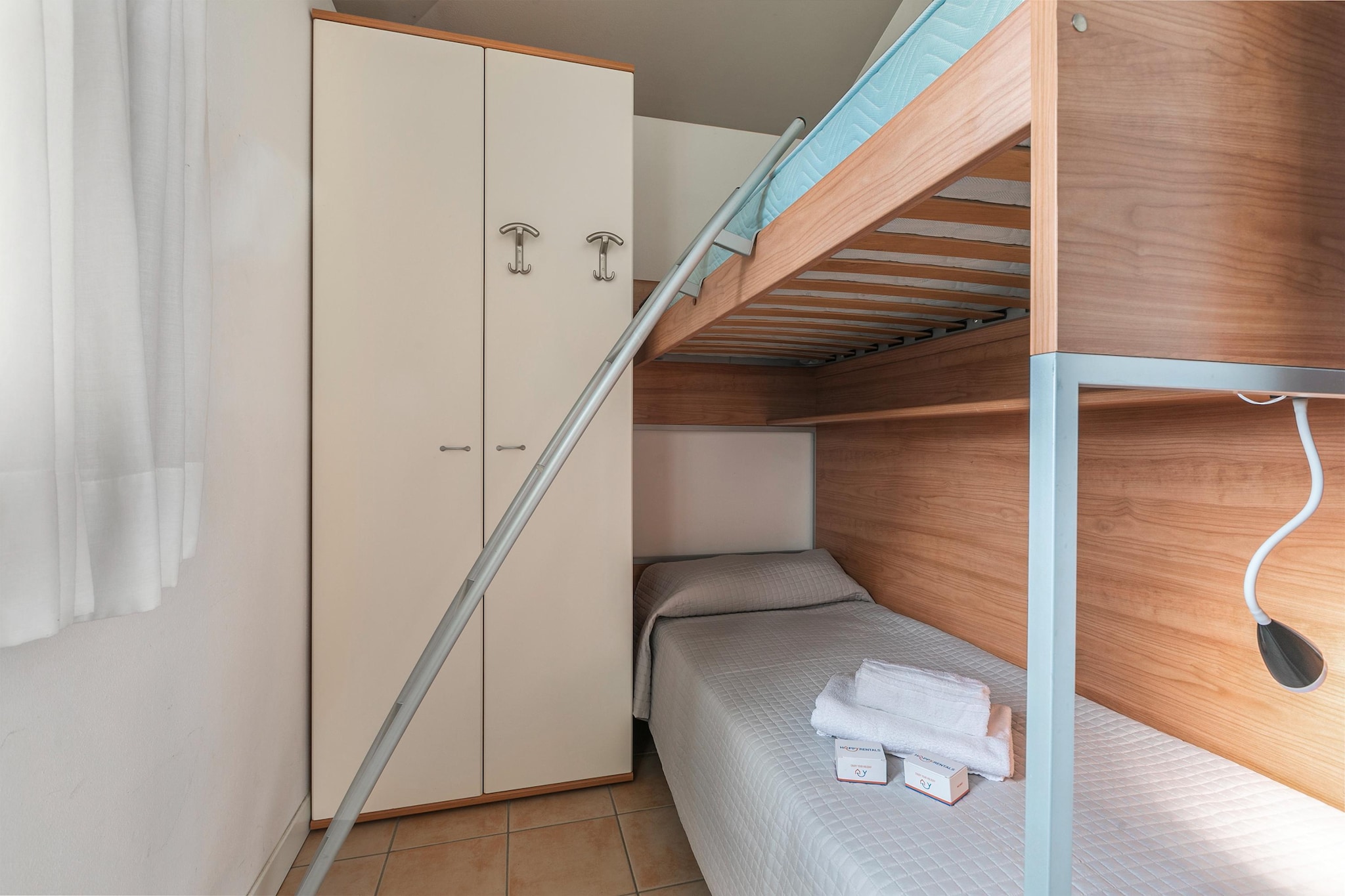 RESIDENCE PORTO LETIZIA - VILLAS-STUDIO 4 PAX VISTA LAGO DELUXE 8214 - VSLD4-Chambre