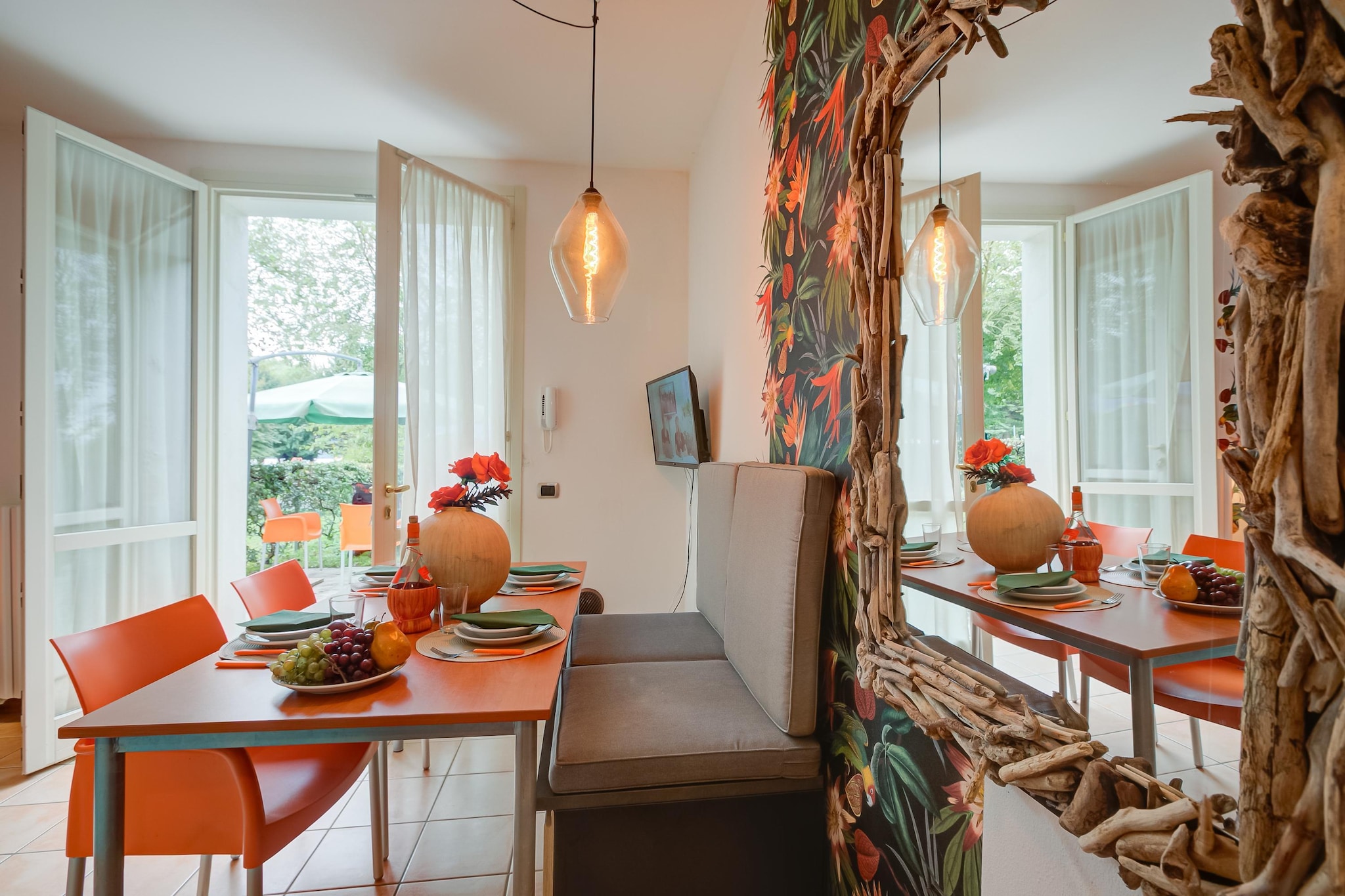 RESIDENCE PORTO LETIZIA - VILLAS-BILOCALE 4 PAX VISTA LAGO PLUS 8215 - V1LP4-Eetkamer