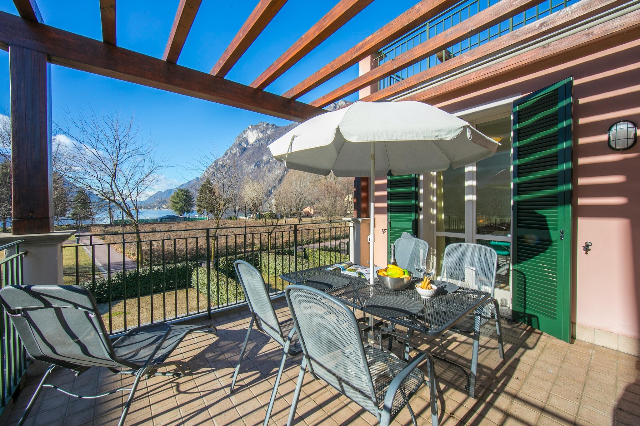 RESIDENCE PORTO LETIZIA - VILLAS-BILOCALE 4 PAX VISTA LAGO PLUS 8215 - V1LP4-Terrasbalkon