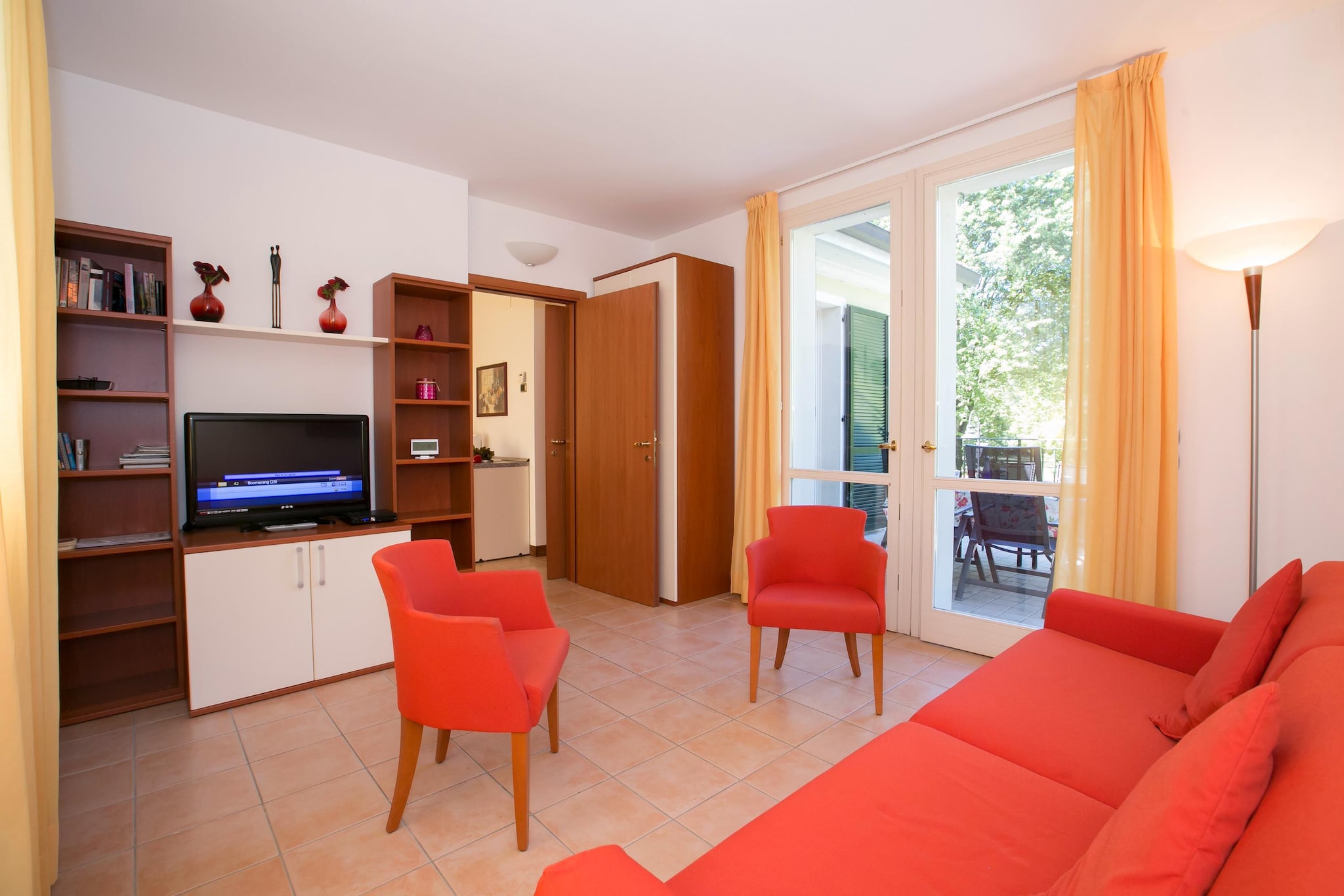 RESIDENCE PORTO LETIZIA - VILLAS-BILOCALE 4 PAX VISTA LAGO PLUS 8215 - V1LP4-Woonkamer