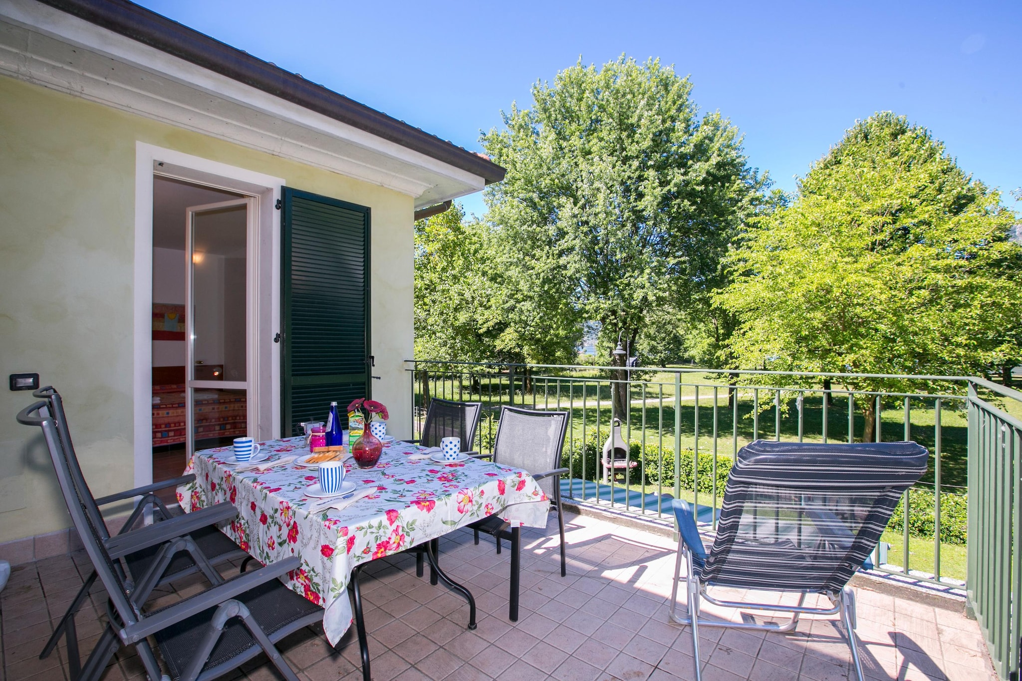 RESIDENCE PORTO LETIZIA - VILLAS-BILOCALE 4 PAX VISTA LAGO PLUS 8215 - V1LP4-Terrasbalkon