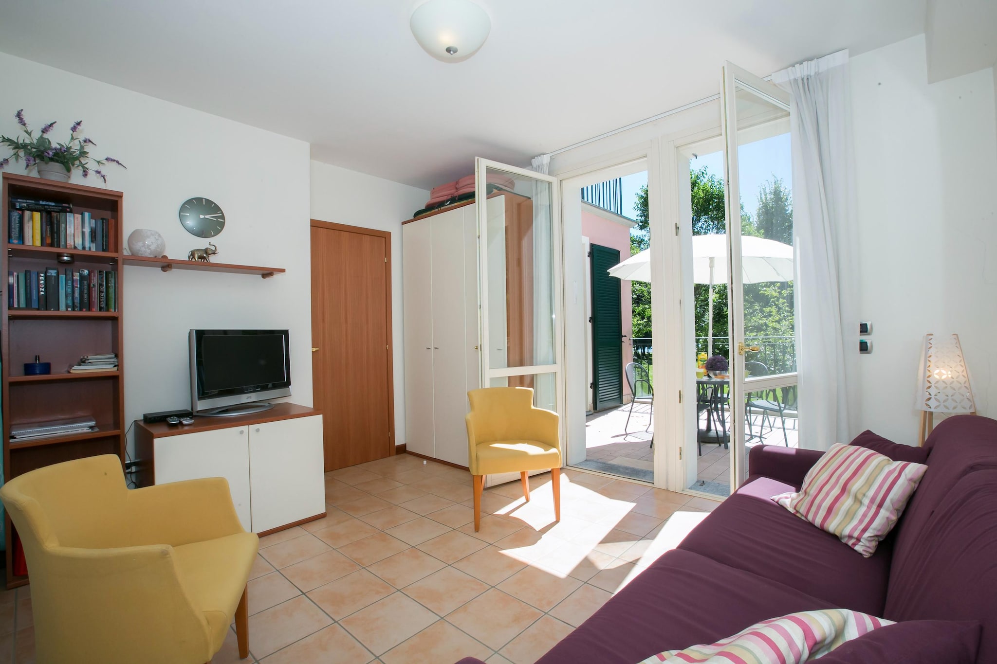 RESIDENCE PORTO LETIZIA - VILLAS-BILOCALE 4 PAX VISTA LAGO PLUS 8215 - V1LP4-Woonkamer