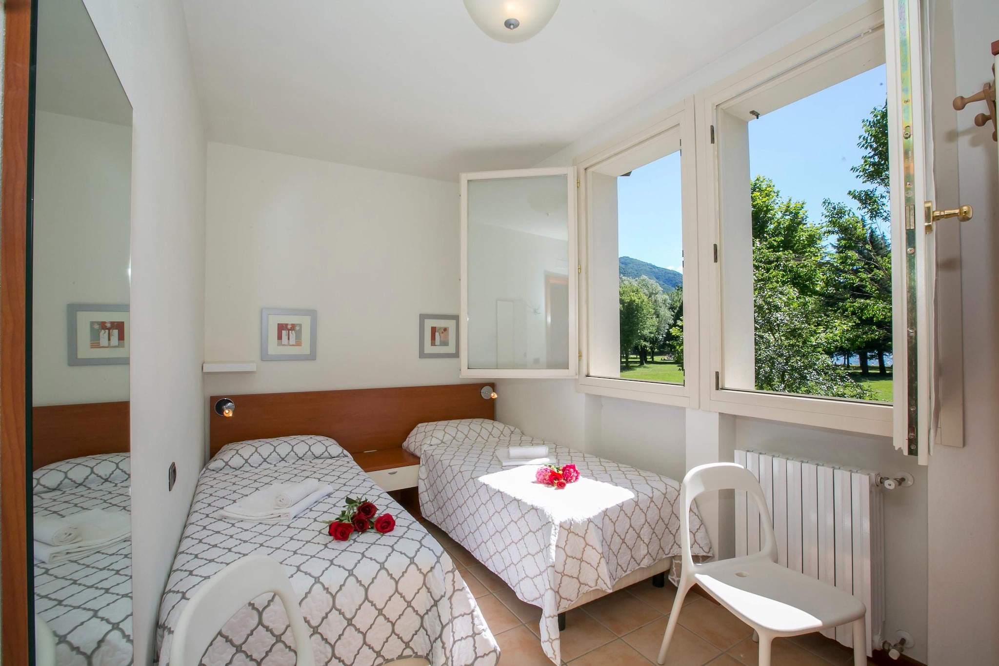 RESIDENCE PORTO LETIZIA - VILLAS-BILOCALE 4 PAX VISTA LAGO PLUS 8215 - V1LP4-Slaapkamer