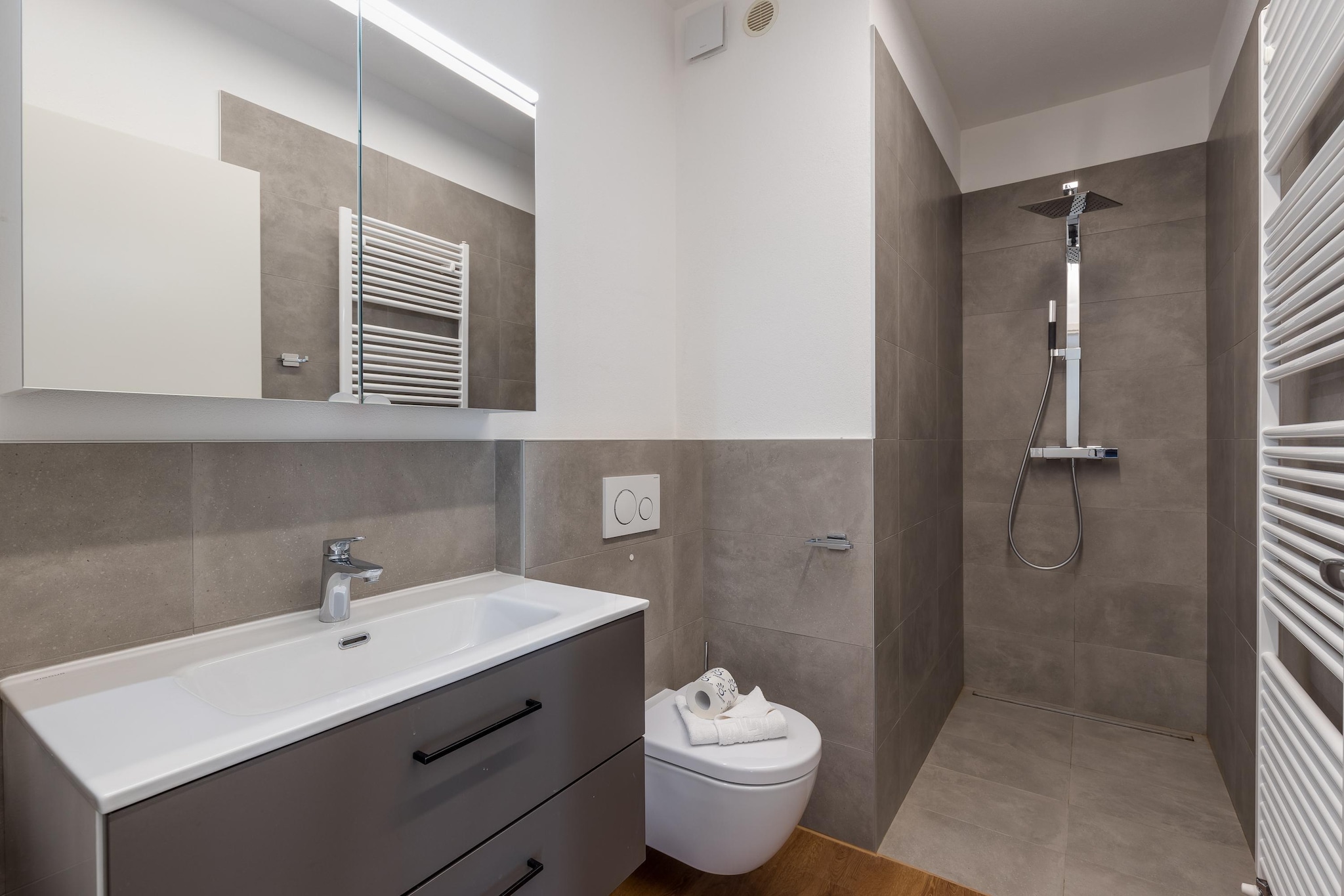 RESIDENCE PORTO LETIZIA - VILLAS-BILOCALE 4 PAX VISTA LAGO PLUS 8215 - V1LP4-Badkamer