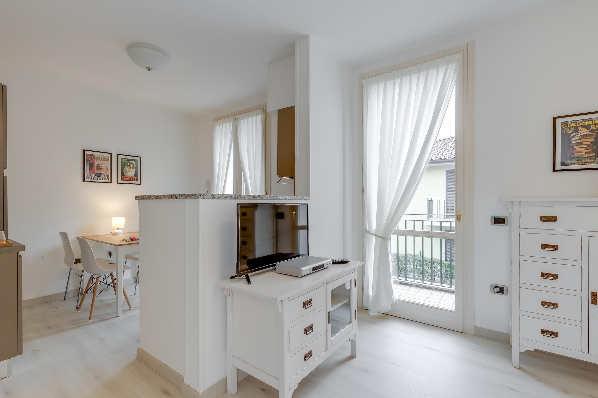 RESIDENCE PORTO LETIZIA - VILLAS-BILOCALE 4 PAX VISTA LAGO PLUS 8215 - V1LP4-Woonkamer