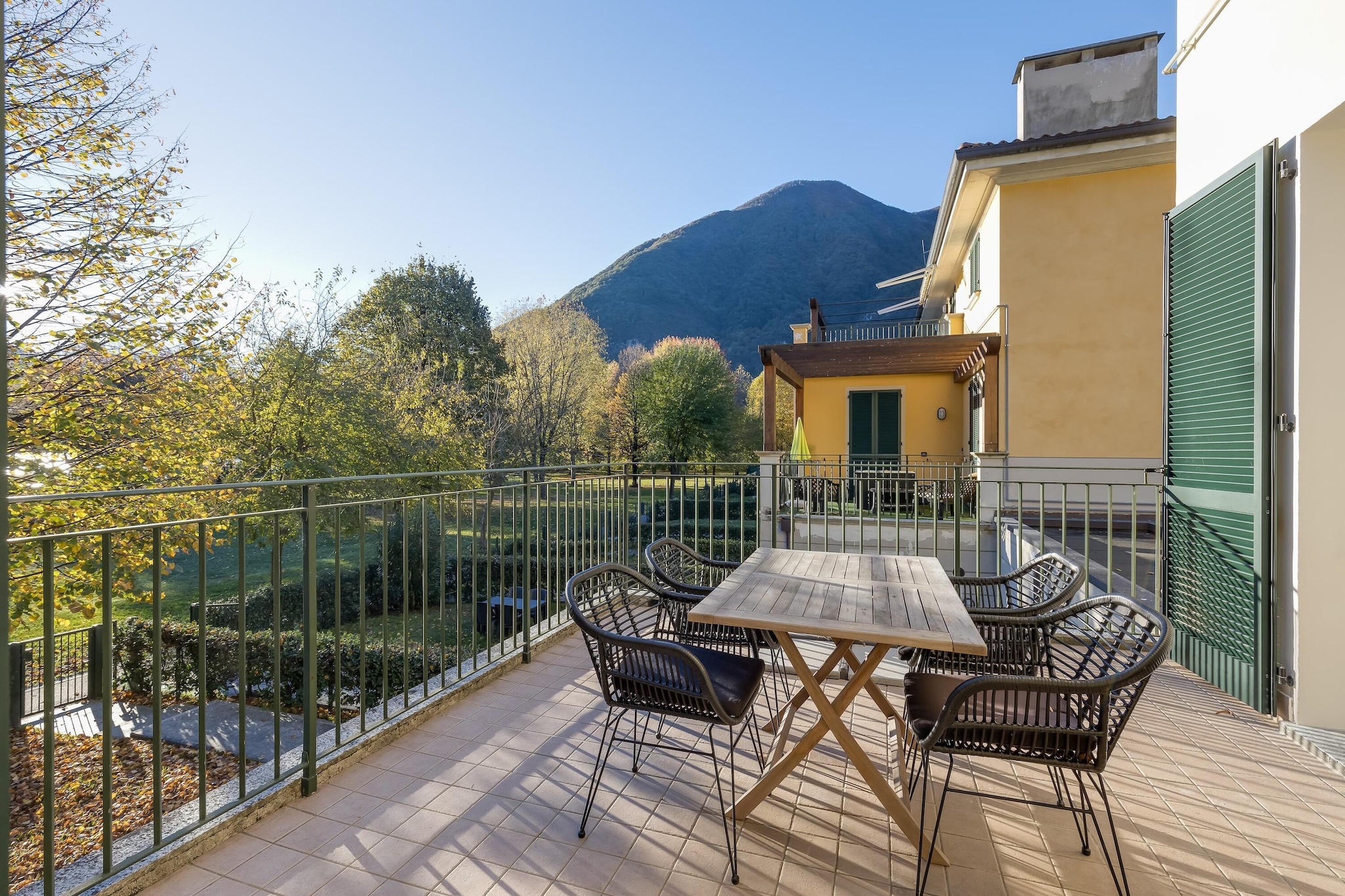 RESIDENCE PORTO LETIZIA - VILLAS-BILOCALE 4 PAX VISTA LAGO PLUS 8215 - V1LP4-Terrasbalkon