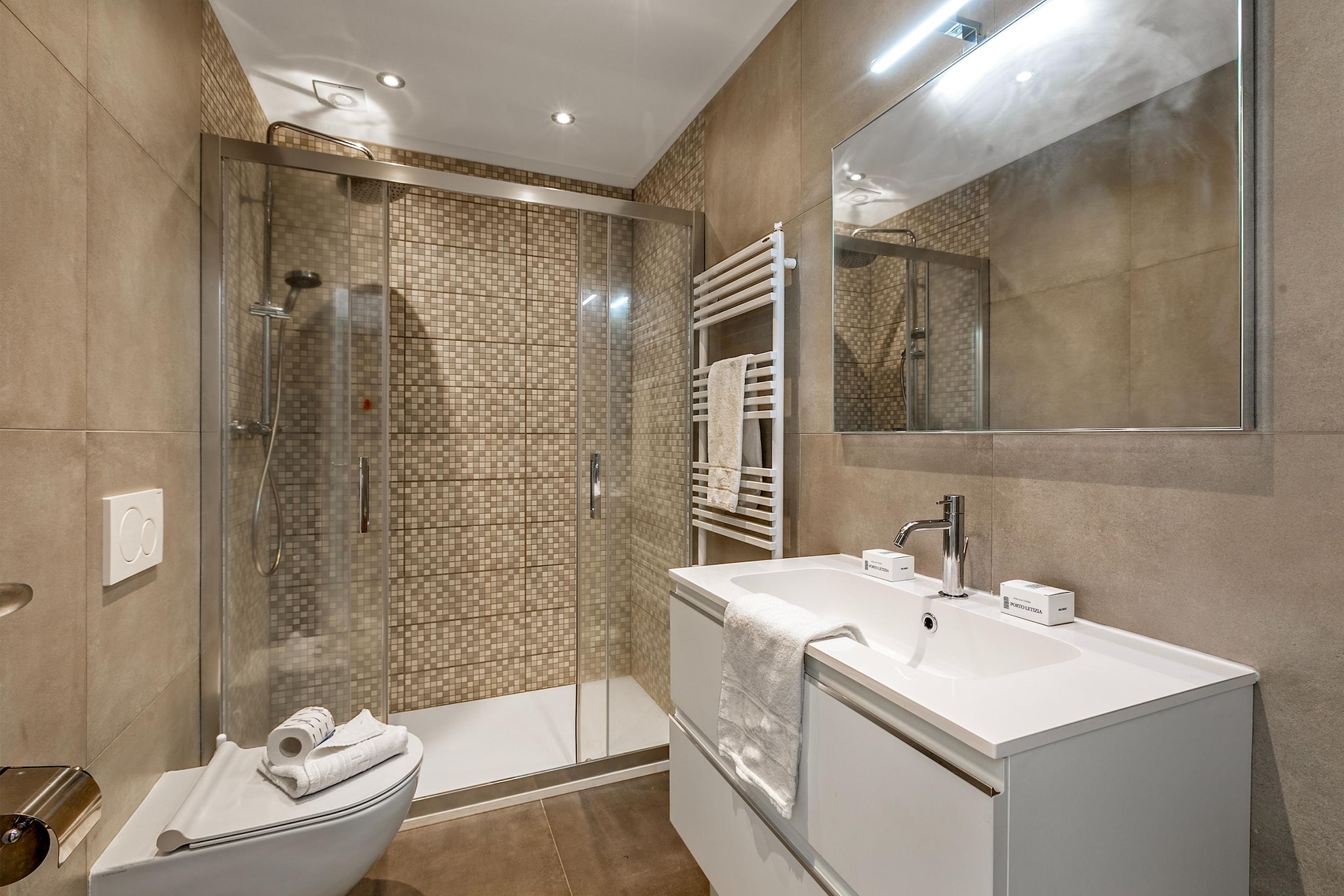 RESIDENCE PORTO LETIZIA - VILLAS-2BEDROOMS APT 6 PAX DELUXE 8218 - V2DL6-Badkamer