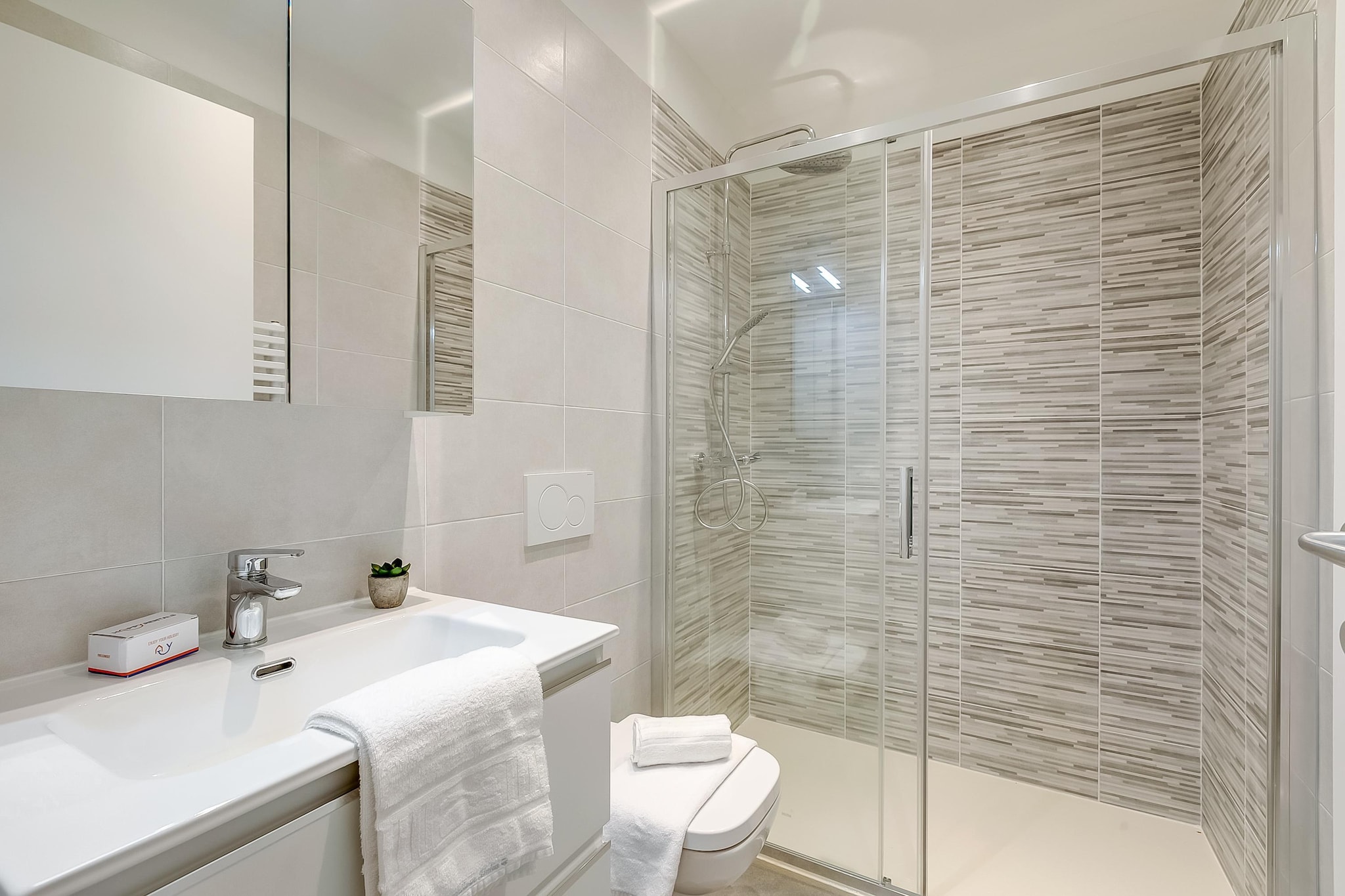 RESIDENCE PORTO LETIZIA - VILLAGE-TRILOCALE 6 PAX DELUXE 8229 - VGB6D-Badkamer