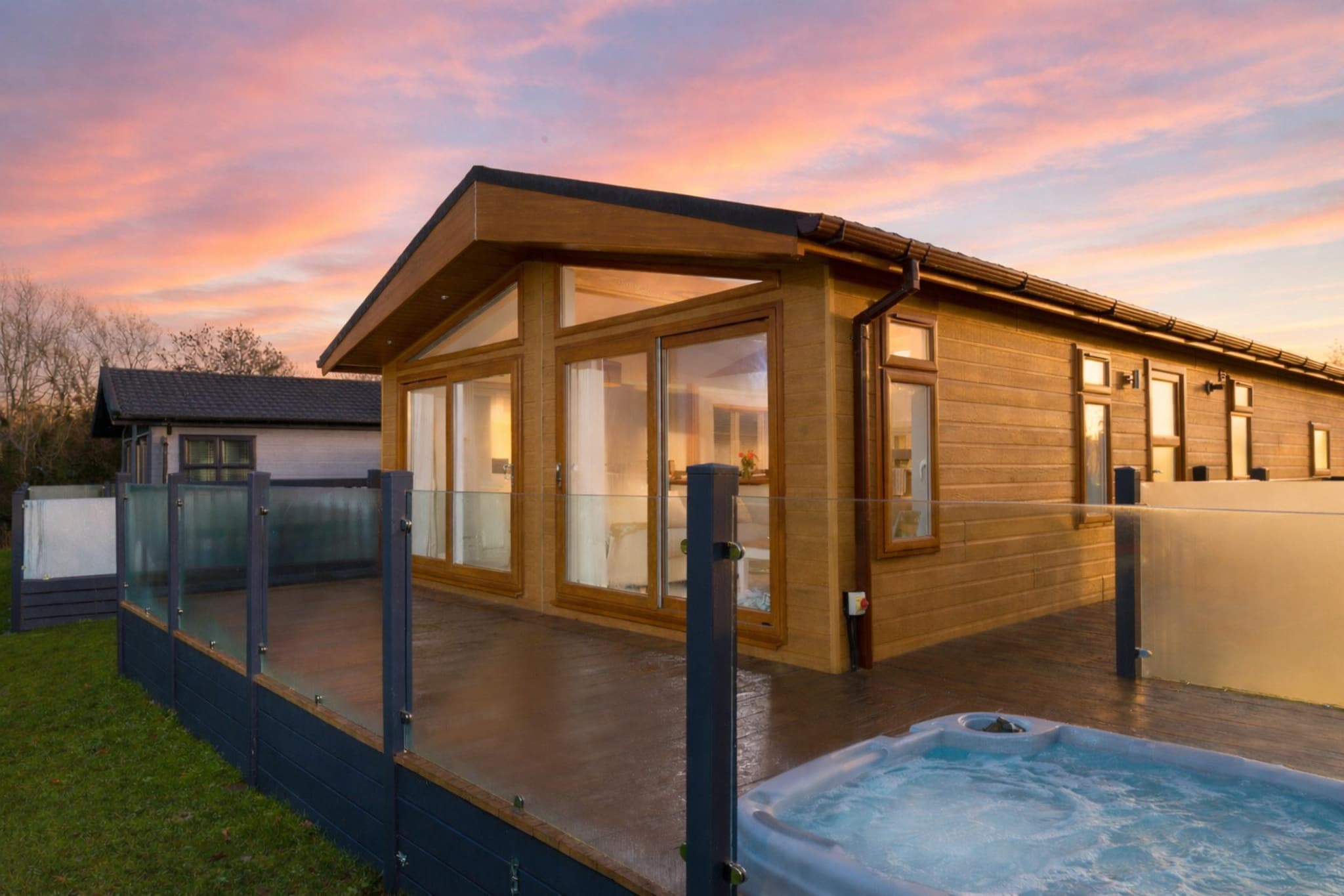 Heron Luxury Lodge - Buitenkant zomer