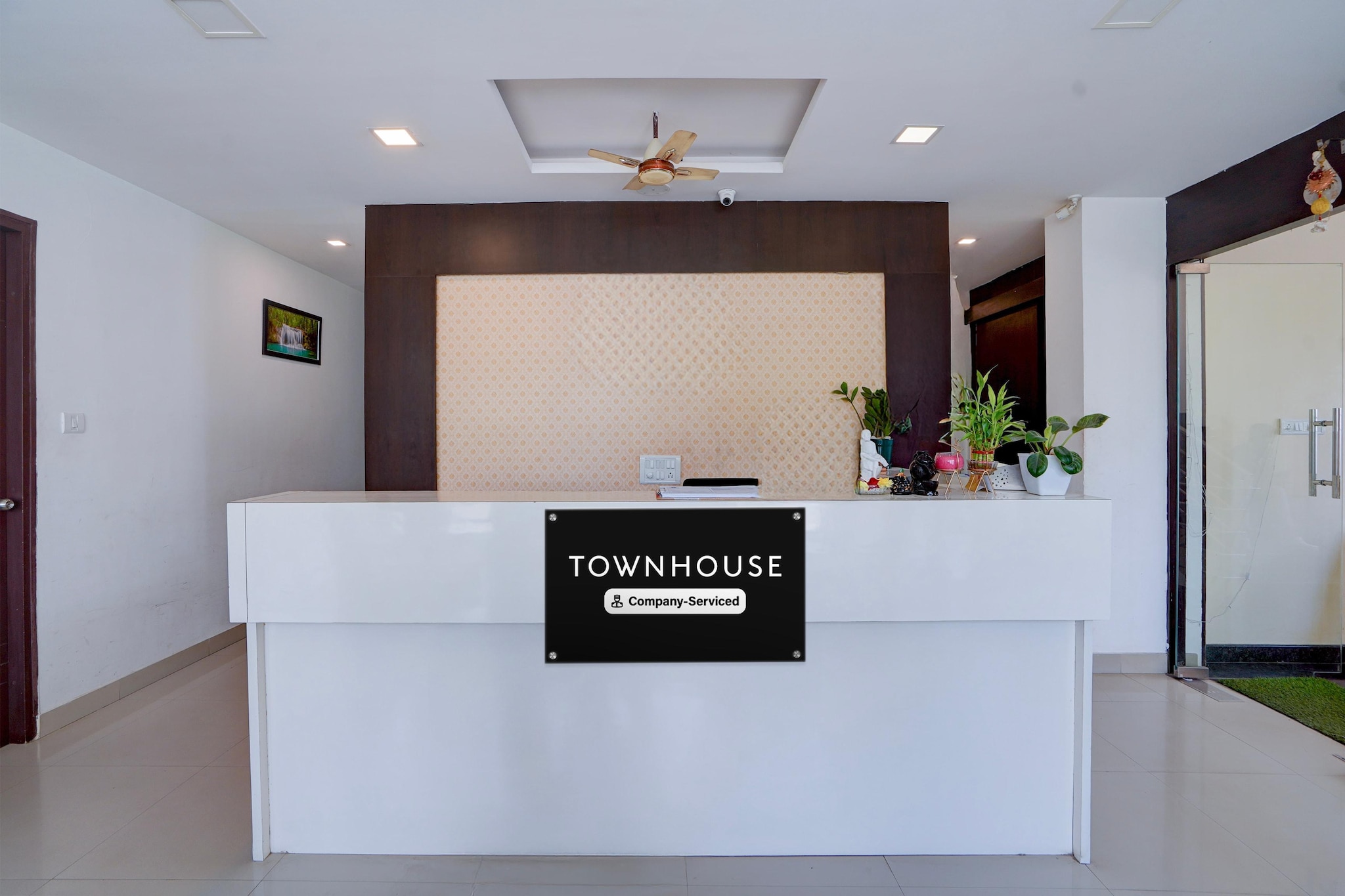 Ground floor: (bedroom(double bed, TV, seating area, air conditioning, telephone), bathroom(bathtub or shower, shower, washbasin, toilet, Towels incl., shampoo, body soap, hot water))