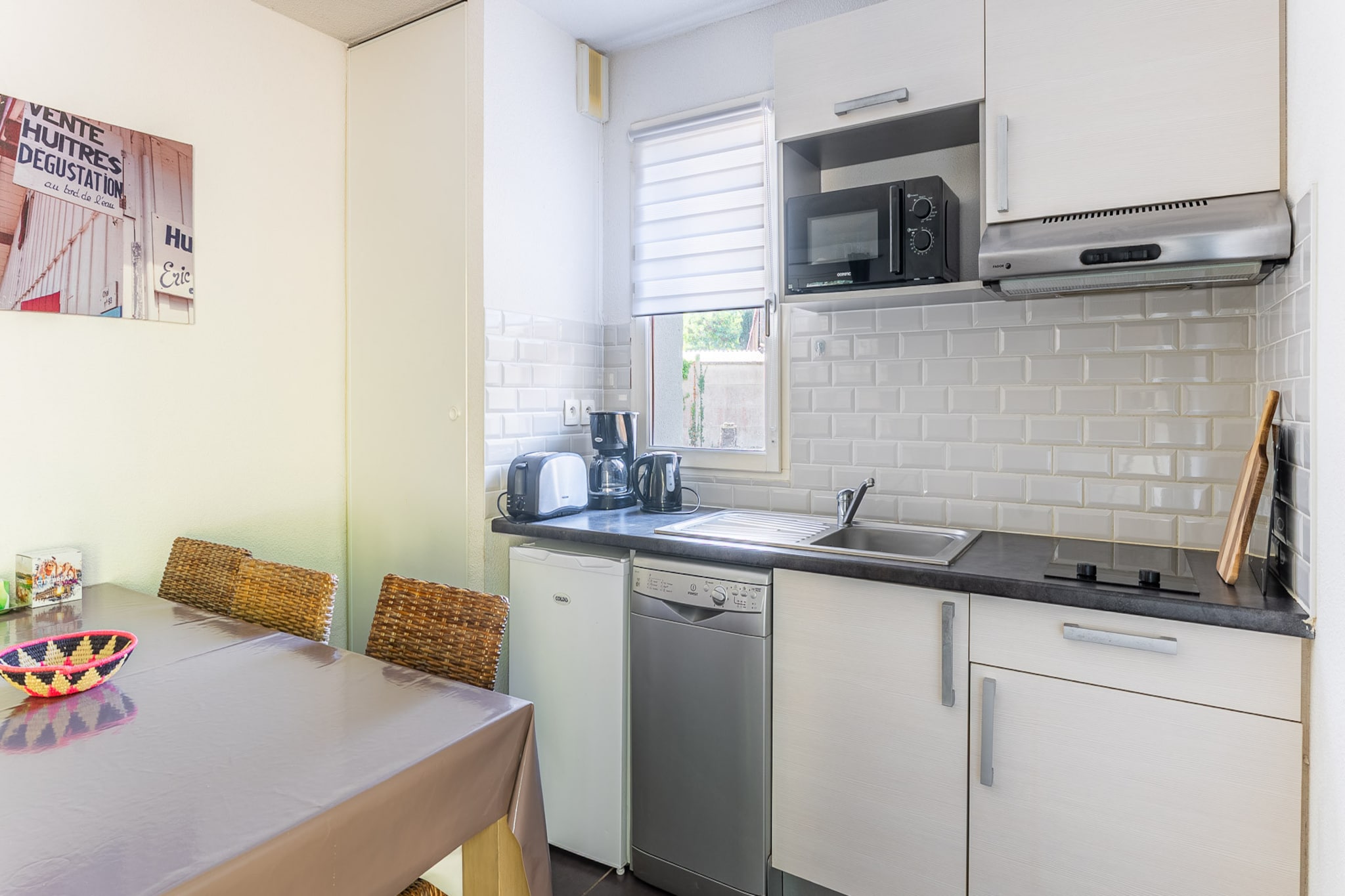 The apartment in Lacanau has 2 bedrooms and capacity for 6 persons. Accommodation of 44 m² cozy and is very light, It has lake. The property is located 450 m lake "Plage du Moutchic", 450 m the restaurant "Le Boucantier", 800 m water park "Splash Park", 2 km nature reserve "Ecopark adventures", 7 km city "Lacanau", 7 km sand beach "Plage Sud", 7 km supermarket "Super U" and it is located in a a family-friendly zone and next to the sea. The open plan kitchen, electric, is equipped with refrigerator, microwave, dishwasher, dishes/cutlery, kitchen utensils, coffee machine, toaster and kettle.