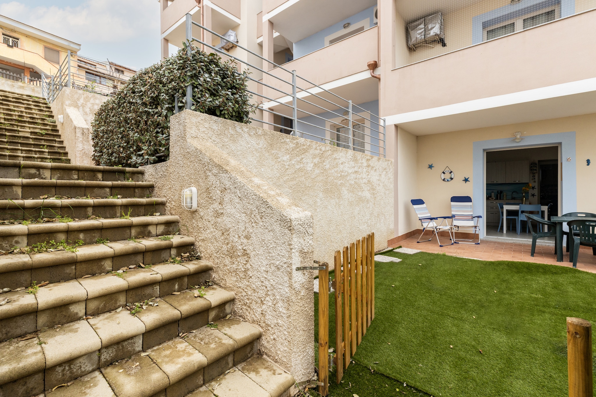 BILO BADESI CON PISCINA-Exterior in summer