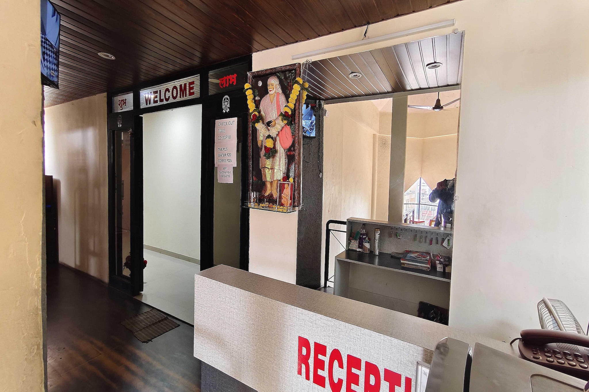 Ground floor: (bedroom(double bed, TV, seating area, air conditioning, telephone, Floor mattress), bathroom(bathtub or shower, shower, washbasin, toilet, Towels incl., shampoo, body soap, hot water))