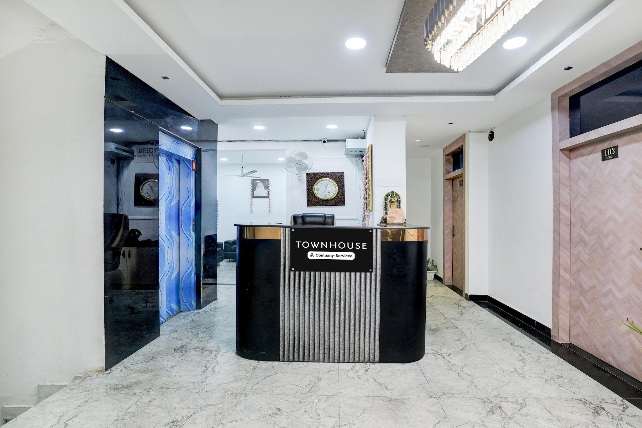 Ground floor: (bedroom(double bed, TV, seating area, air conditioning, telephone, Floor mattress), bathroom(bathtub or shower, washbasin, toilet, Towels incl., shampoo, body soap, hot water), lift)