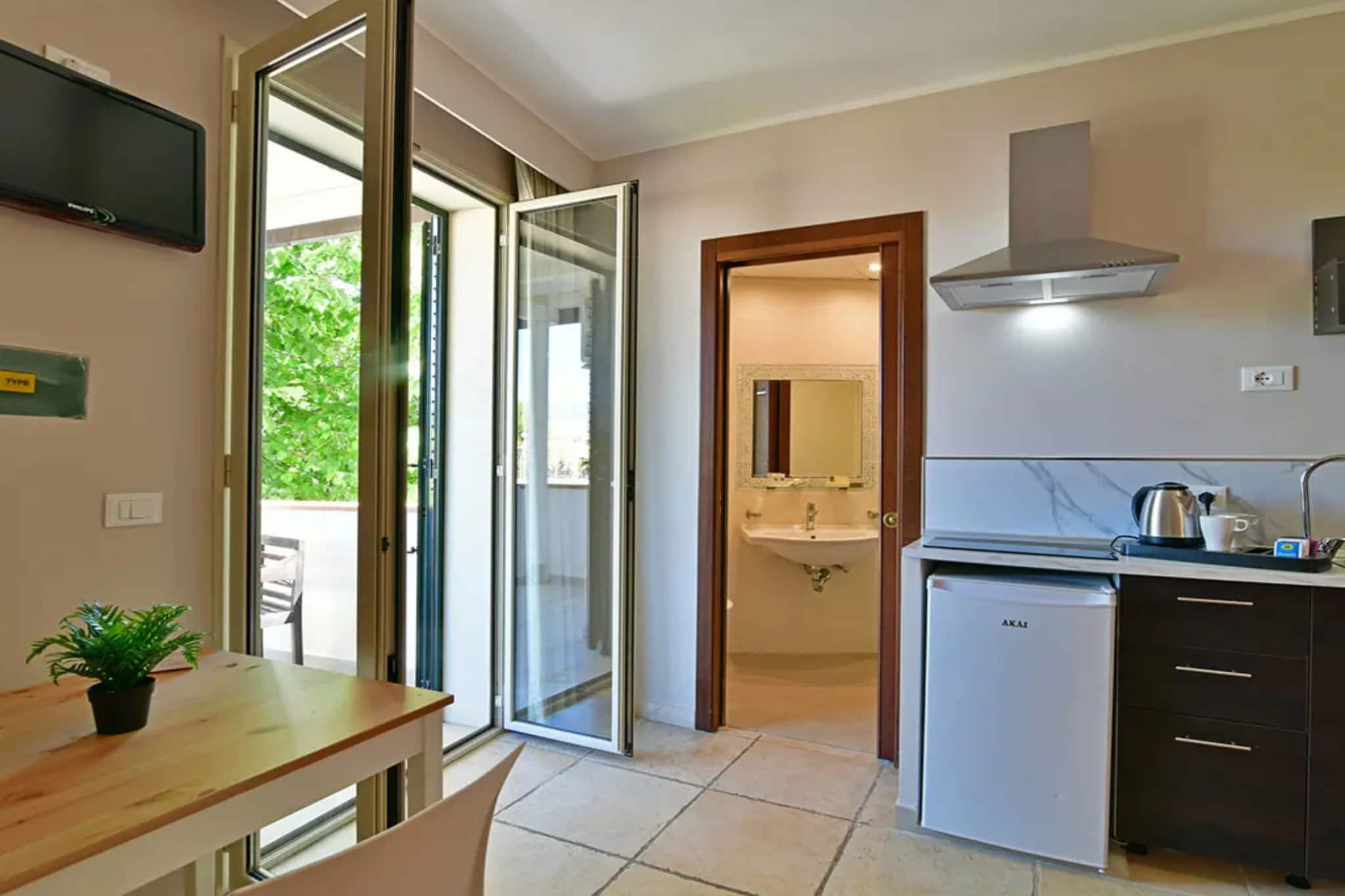 APARTMENTS VILLA LINDA - Bilo 2 Pax Basic Innerview - B2B B3B B4B-Kitchen