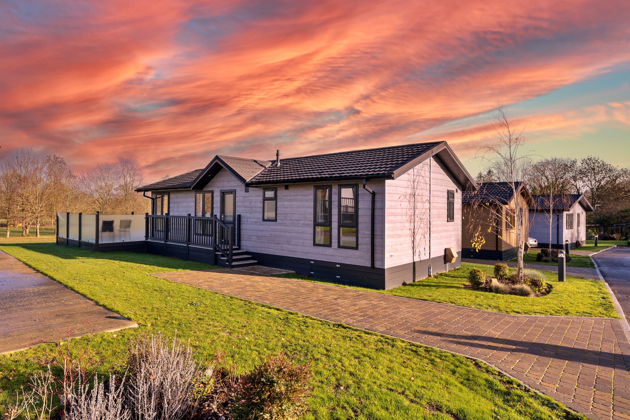 Pembroke Luxury Lodge - Buitenkant zomer