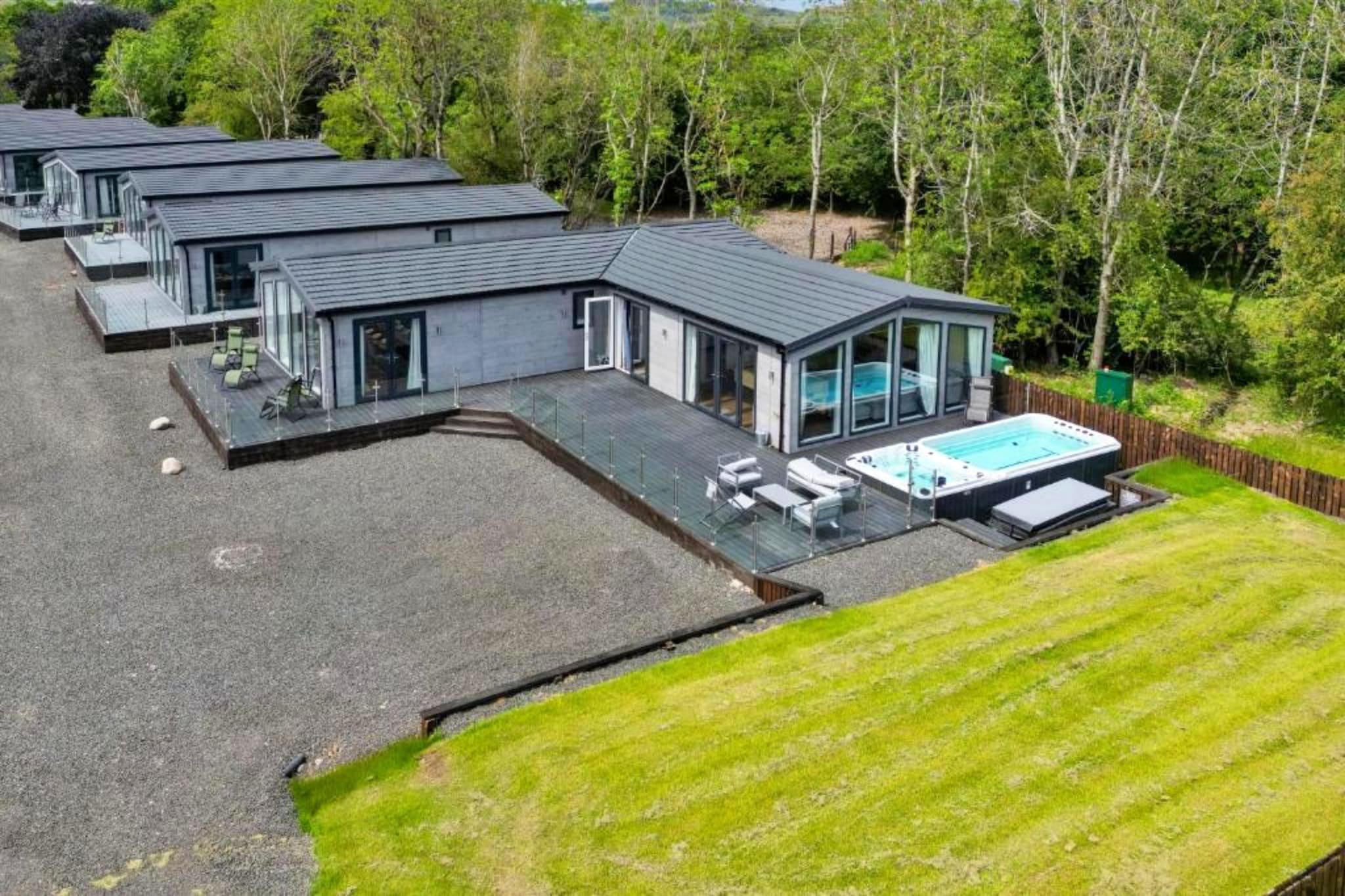 Silverwood Executive Chalet - Buitenkant zomer