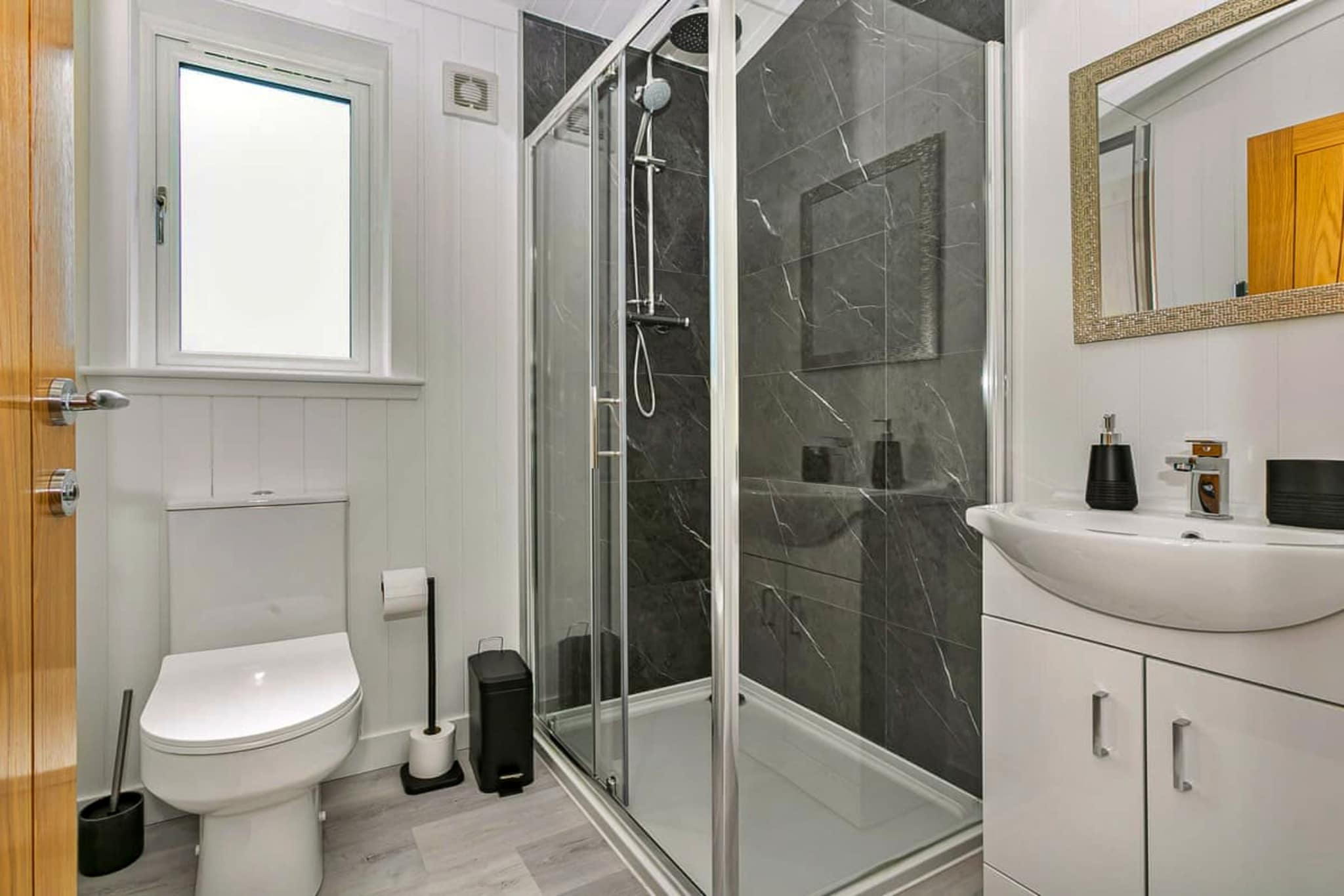 Silverwood Junior Chalet - Badkamer