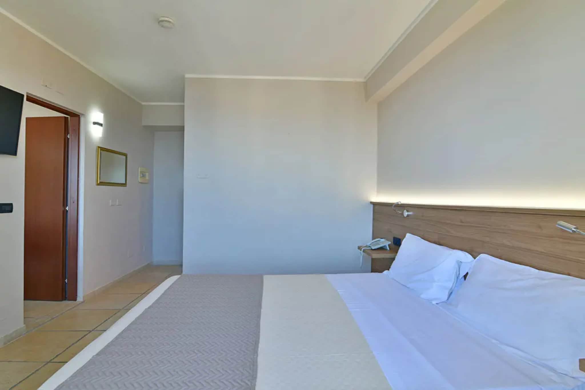APARTMENTS VILLA LINDA - Bilo 2 Pax Classic Balcony - B2C B3C B4C-Bedroom