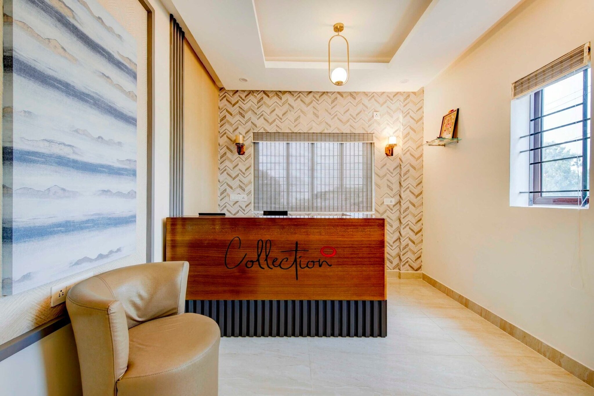 Ground floor: (bedroom(double bed, TV, seating area, air conditioning, telephone), bathroom(bathtub or shower, washbasin, toilet, Towels incl., shampoo, body soap, hot water))