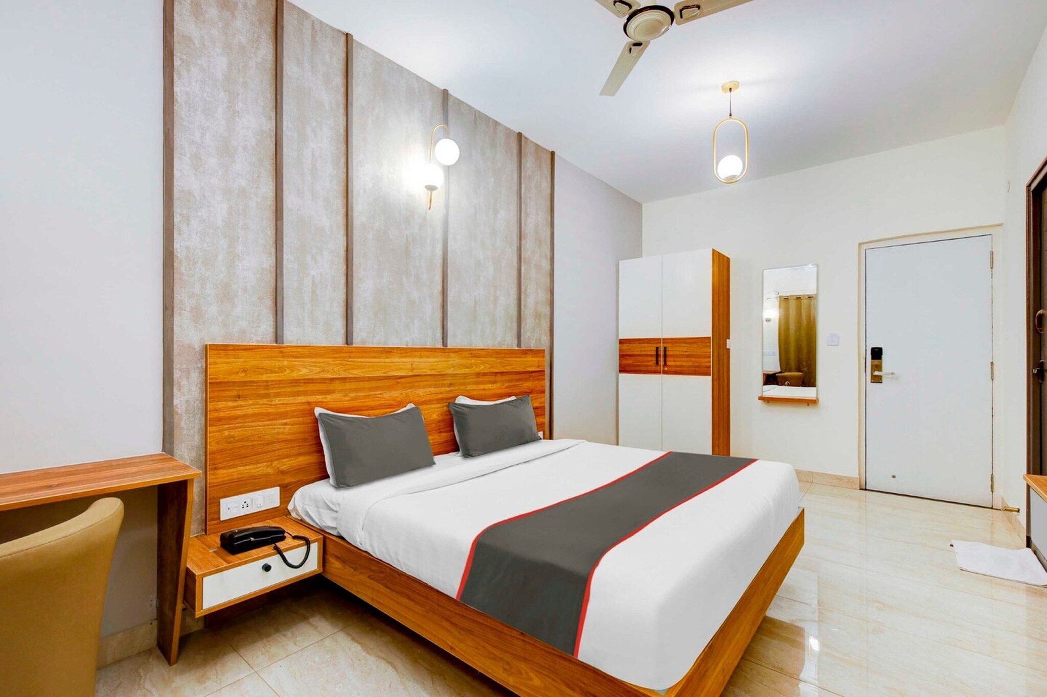 Comfortable Accommodations: Super Collection O Royal Elevar in Bengaluru offers family rooms with air-conditioning, private bathrooms, work desks, and free WiFi. Each room includes a seating area, TV, and wardrobe.

Dining Experience: The family-friendly restaurant serves Indian cuisine in a welcoming ambience. Guests can enjoy meals in a relaxed setting, enhancing their overall stay.

Convenient Facilities: The hotel features a lift, 24-hour front desk, daily housekeeping service, room service, and luggage storage. Additional amenities include free toiletries, bath or shower, and tiled floors.

Prime Location: Located 22 km from Kempegowda International Airport, the hotel is near attractions such as Bangalore Palace (8 km), Cubbon Park (11 km), and Brigade Road (12 km). 

Early Check-In Policy: A full day’s room rate will be charged for check-ins before 6:00 AM. Complimentary early check-in is available between 6:00 AM and 10:00 AM, subject to room availability.
Check-in is only available to guests aged 18 and above. Please provide a government-issued ID to confirm your age.