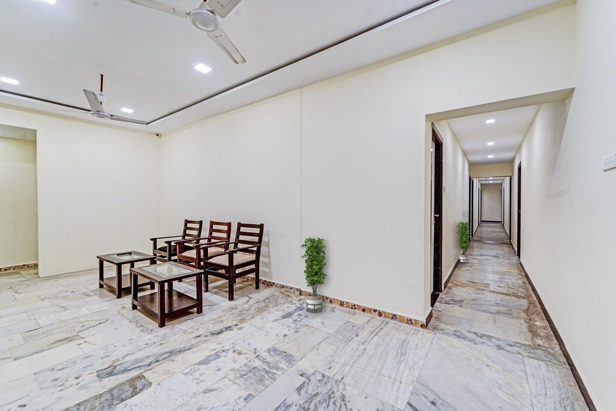 Ground floor: (bedroom(double bed, TV, seating area, air conditioning, telephone), bathroom(bathtub or shower, washbasin, toilet, Towels incl., shampoo, body soap, hot water))