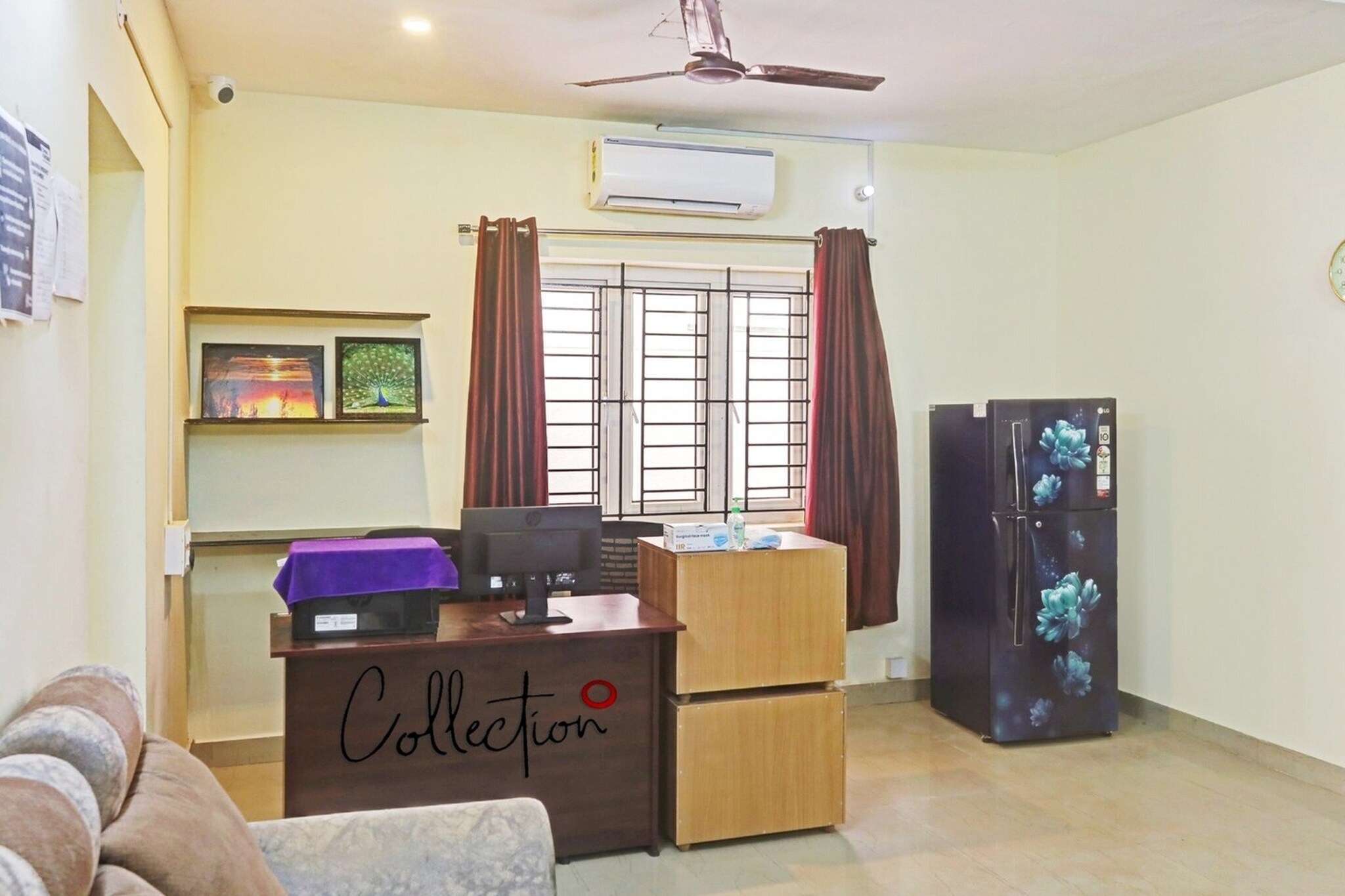 Ground floor: (bedroom(double bed, TV, seating area, air conditioning, telephone), bathroom(bathtub or shower, washbasin, toilet, Towels incl., shampoo, body soap, hot water), parking, lift)