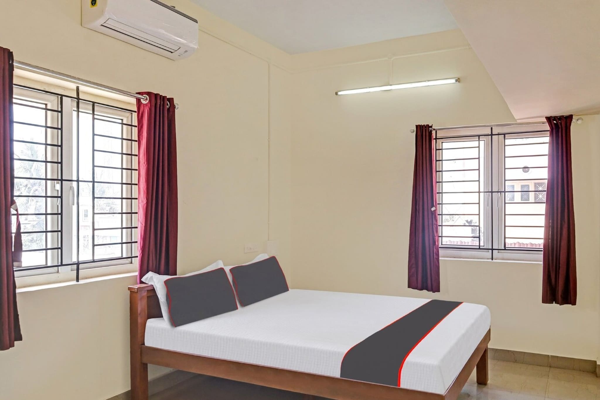 Comfortable Accommodation: Collection O Orchid Residency Medavakkam in Chennai offers a 4-star hotel experience with free WiFi, air-conditioning, and TV. Guests enjoy a continental breakfast each morning. Convenient Facilities: The property features a lift, shared kitchen, daily housekeeping service, and room service. Reception staff speak English and Hindi, ensuring smooth communication. Prime Location: Located 15 km from Chennai International Airport and St. Thomas Mount, the hotel is also close to Chennai Trade Centre, Indian Institute of Technology, and Arignar Anna Zoological Park. Guests appreciate the convenient location. 

Early Check-In Policy: A full day’s room rate will be charged for check-ins before 6:00 AM. Complimentary early check-in is available between 6:00 AM and 10:00 AM, subject to room availability.
Check-in is only available to guests aged 18 and above. Please provide a government-issued ID to confirm your age.