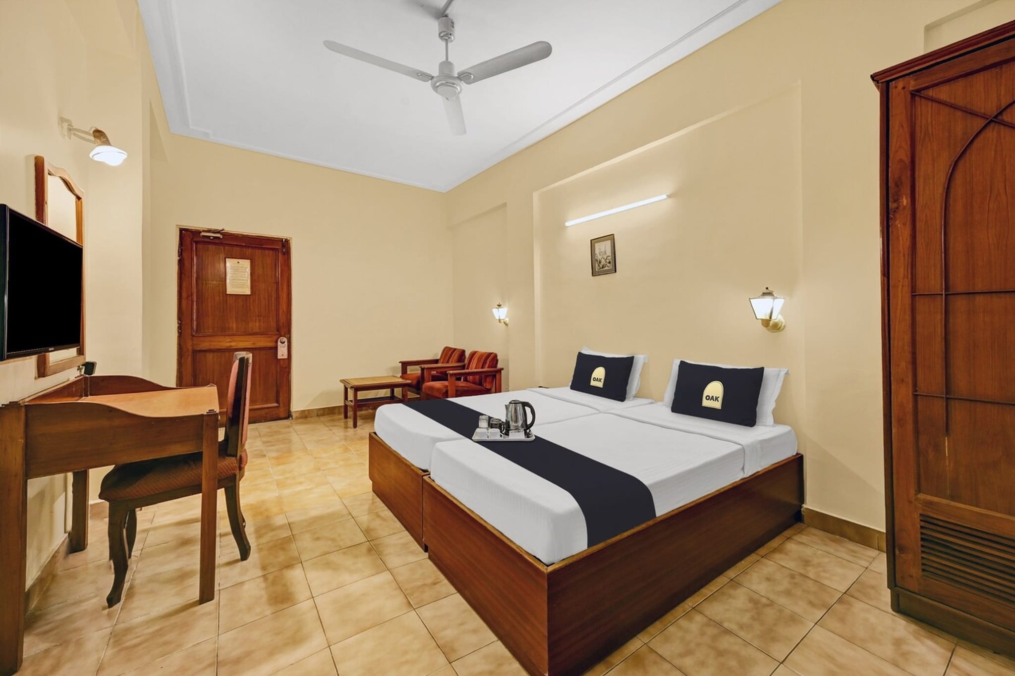 Comfortable Accommodations: Super Townhouse OAK Hotel Belsons Taj Mahal in Hyderabad offers comfortable rooms with air-conditioning, kitchenettes, and private bathrooms. Guests enjoy amenities such as bathrobes, streaming services, and free WiFi. Dining Experience: The family-friendly restaurant serves Indian cuisine in a welcoming ambience. An outdoor seating area provides a relaxing space for meals. Convenient Location: Located 27 km from Rajiv Gandhi International Airport, the hotel is near attractions like Snow World (3.9 km) and Charminar (11 km). Guests appreciate the convenient location and room comfort.
Unmarried couples are warmly welcome at this property.
Guests with local ID proof are warmly welcome.
Early Check-In Policy: A full day’s room rate will be charged for check-ins before 6:00 AM. Complimentary early check-in is available between 6:00 AM and 10:00 AM, subject to room availability.
Check-in is only available to guests aged 18 and above. Please provide a government-issued ID to confirm your age.