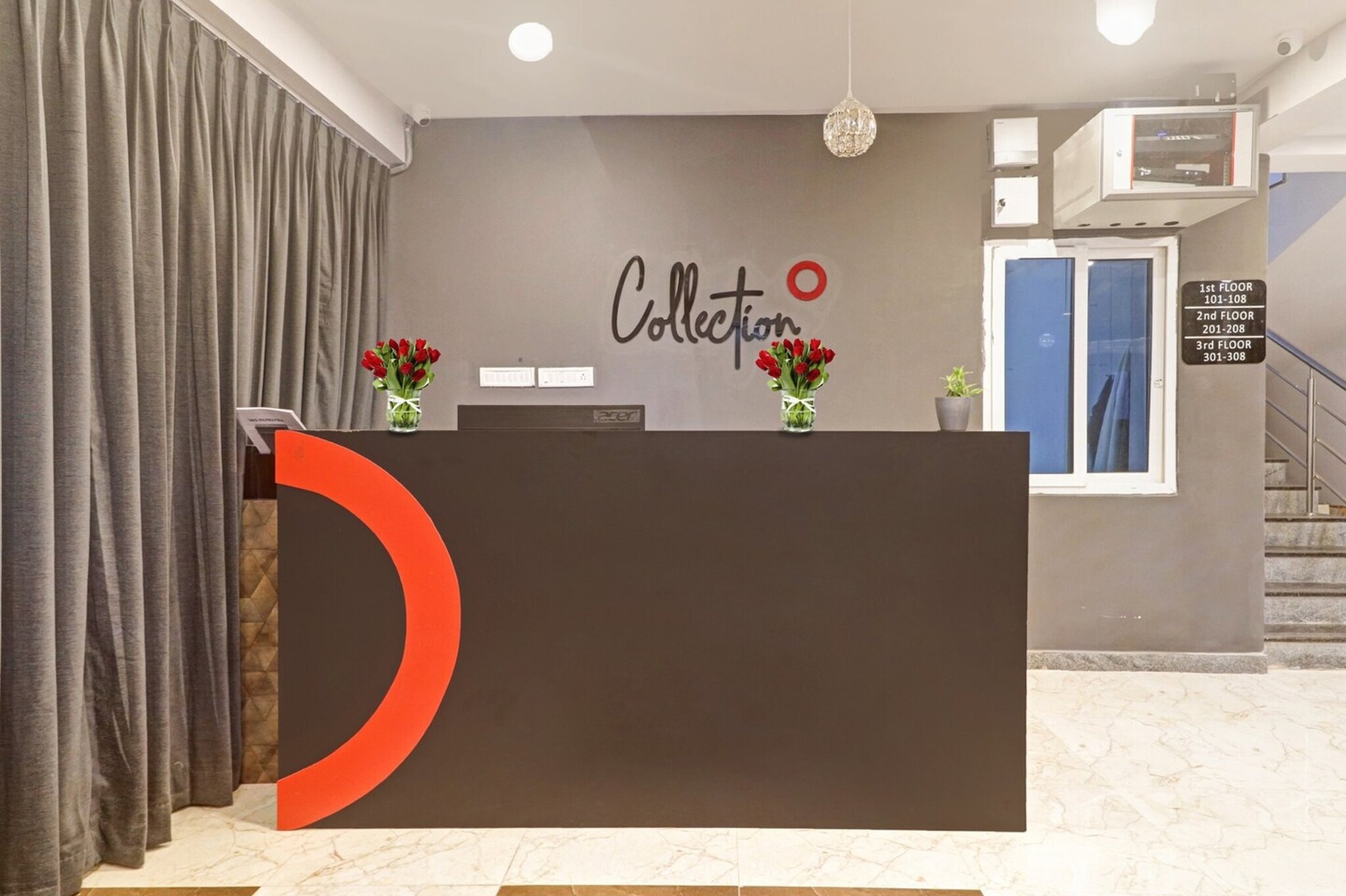 Ground floor: (bedroom(double bed, TV, seating area, air conditioning, telephone), bathroom(bathtub or shower, washbasin, toilet, Towels incl., shampoo, body soap, hot water), parking, Charging post for electric cars, Laundry Package incl.)