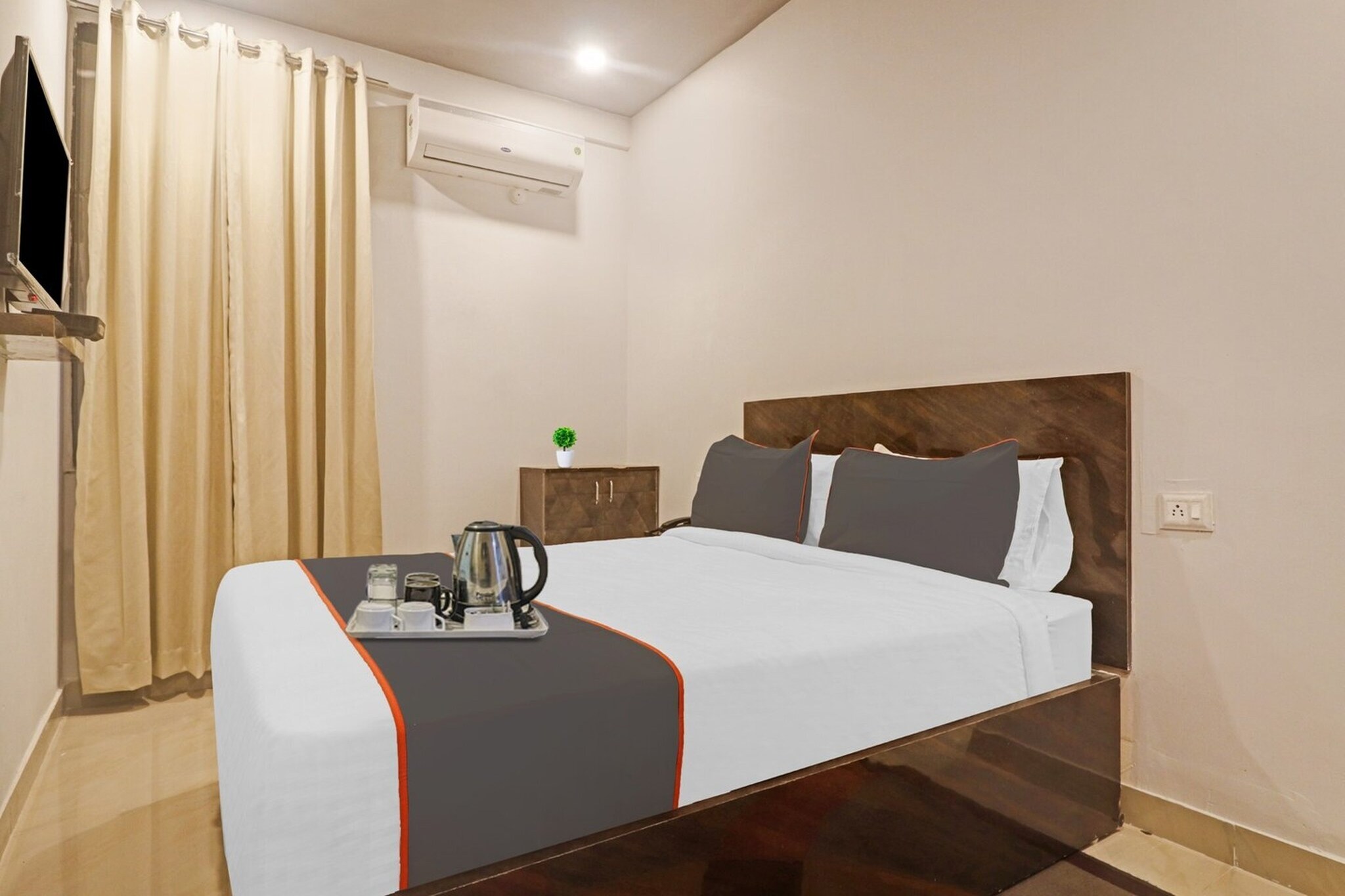 Comfortable Accommodations: Super Townhouse RCC Pristine in Hyderabad offers 4-star comfort with air-conditioning, TV, and free WiFi. Guests enjoy a lounge, housekeeping, laundry, and room service. Convenient Facilities: The hotel provides a continental breakfast, ensuring a pleasant start to the day. Reception staff speak English and Hindi, assisting guests with their needs. Prime Location: Located 31 km from Rajiv Gandhi International Airport, the property is near attractions such as City Centre Mall (3.4 km), Ravindra Bharathi (4.8 km), and Golkonda Fort (10 km). Guest Satisfaction: Highly rated for comfort, attentive staff, and room cleanliness, Super Townhouse RCC Pristine ensures a pleasant stay for all visitors.
Early Check-In Policy: A full day’s room rate will be charged for check-ins before 6:00 AM. Complimentary early check-in is available between 6:00 AM and 10:00 AM, subject to room availability.
Check-in is only available to guests aged 18 and above. Please provide a government-issued ID to confirm your age.