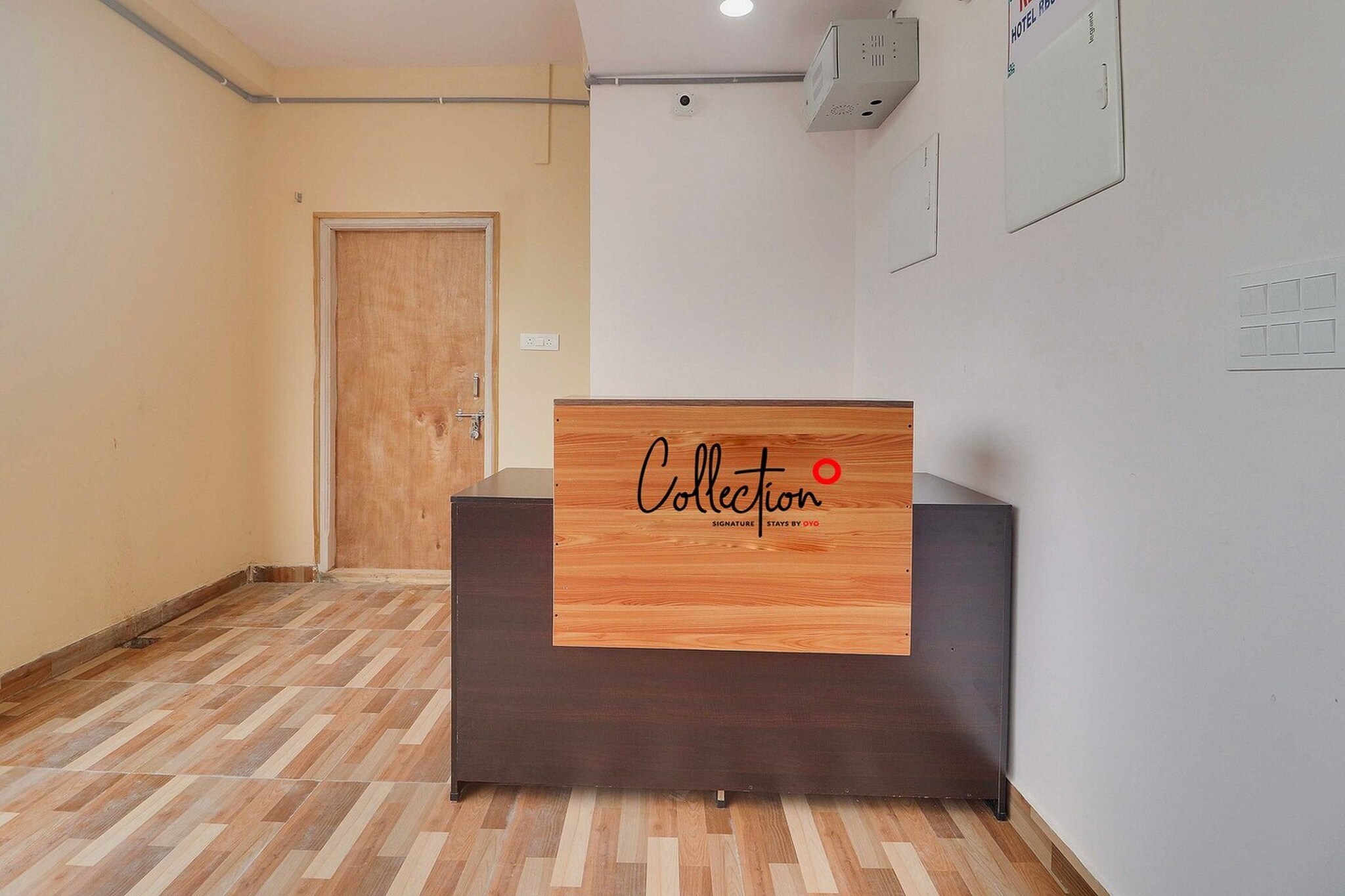 Ground floor: (bedroom(double bed, TV, seating area, air conditioning, telephone), bathroom(bathtub or shower, washbasin, toilet, Towels incl., shampoo, body soap, hot water))