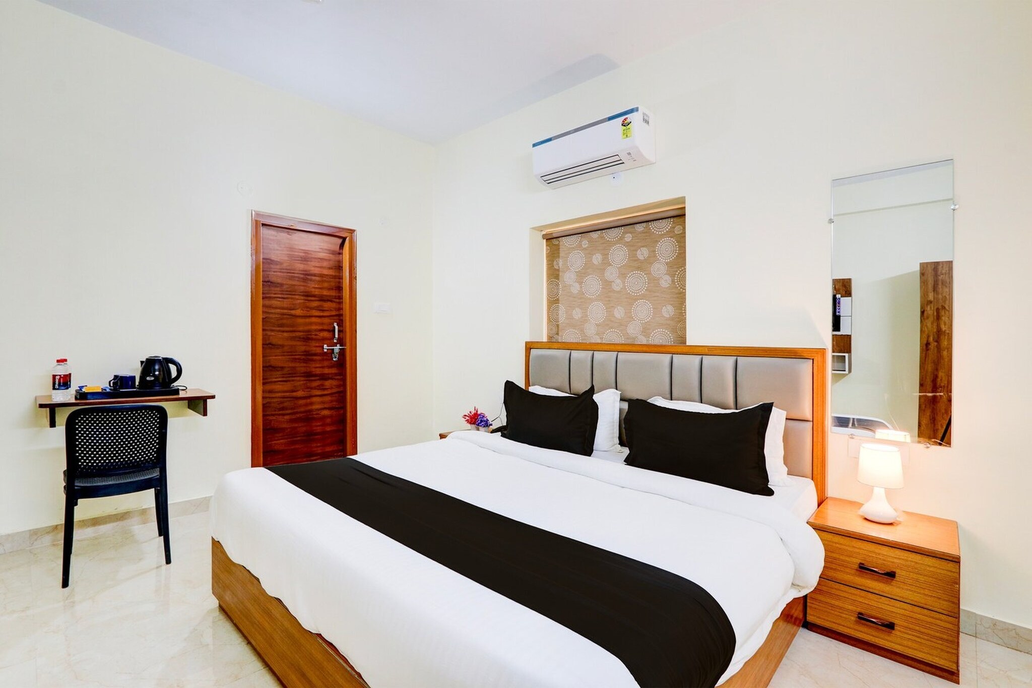 omfortable Accommodations: Super Townhouse Nirvana Elite in Hyderabad offers 4-star comfort with free WiFi, air-conditioning, and private bathrooms. Each room includes a work desk, seating area, TV, and free toiletries. Convenient Facilities: Guests benefit from a lift, 24-hour front desk, daily housekeeping service, room service, and luggage storage. Additional amenities include a work desk, seating area, TV, and free toiletries. Prime Location: Located 35 km from Rajiv Gandhi International Airport, the hotel is near attractions such as ISB (9 km), City Centre Mall (10 km), and Charminar (18 km).
Early Check-In Policy: A full day’s room rate will be charged for check-ins before 6:00 AM. Complimentary early check-in is available between 6:00 AM and 10:00 AM, subject to room availability.
Check-in is only available to guests aged 18 and above. Please provide a government-issued ID to confirm your age.